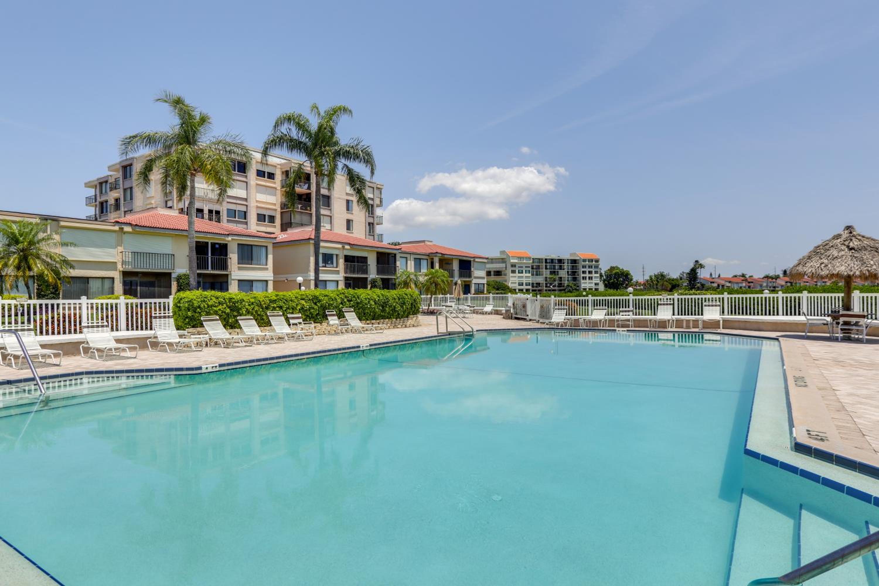 Heated Pool Access Bayfront Isla Del Sol Condo