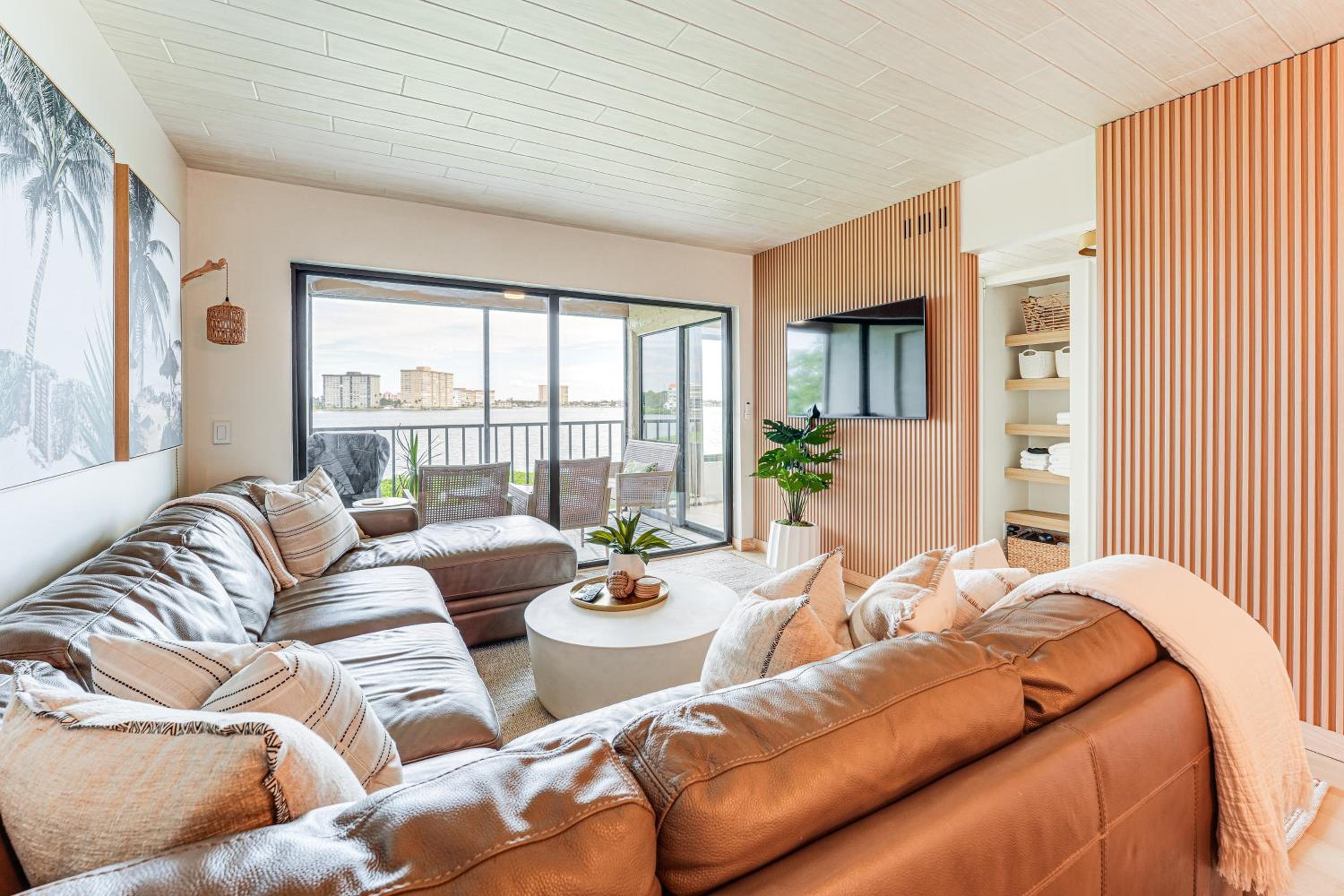 Heated Pool Access Bayfront Isla Del Sol Condo