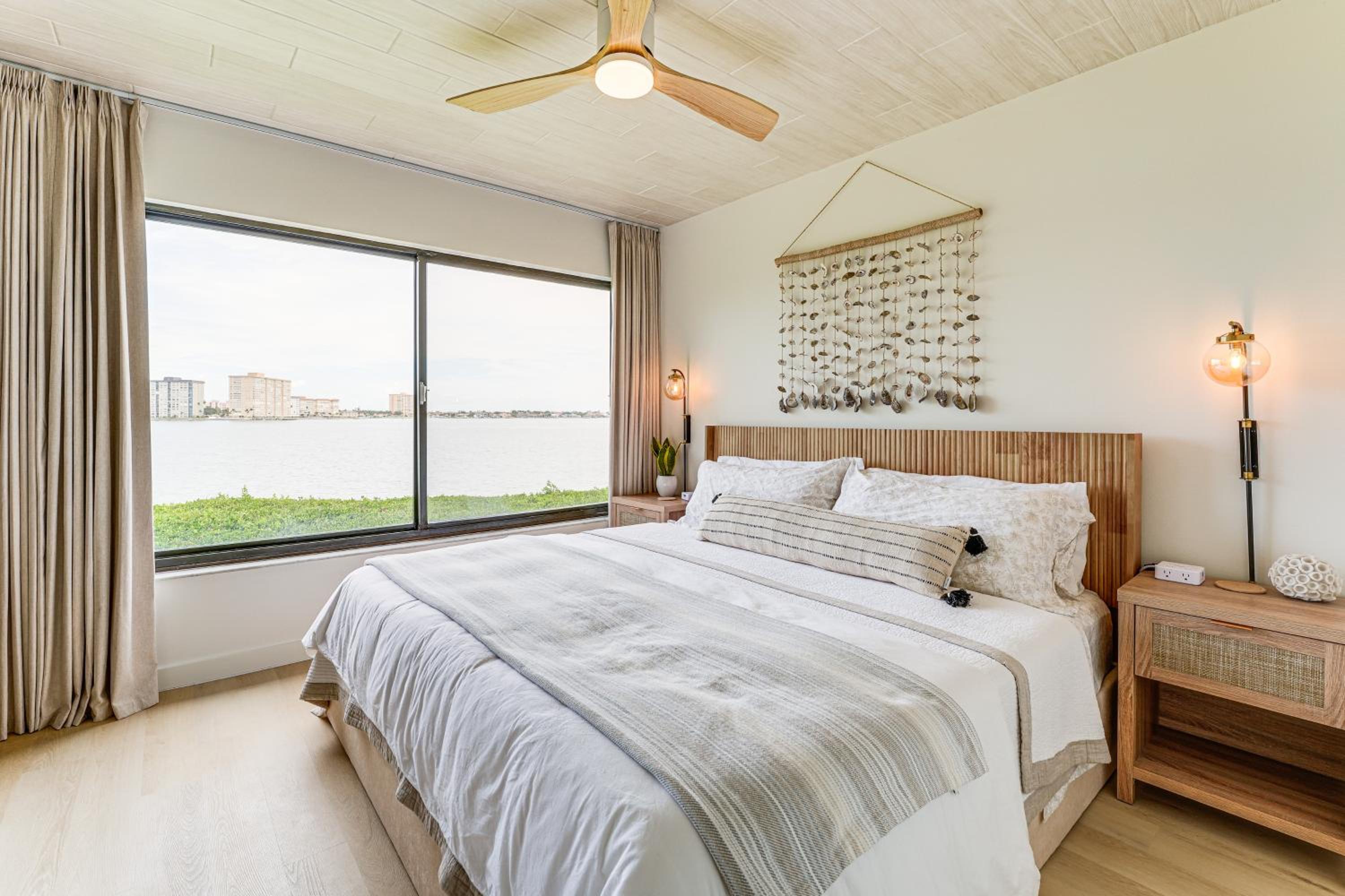 Heated Pool Access Bayfront Isla Del Sol Condo