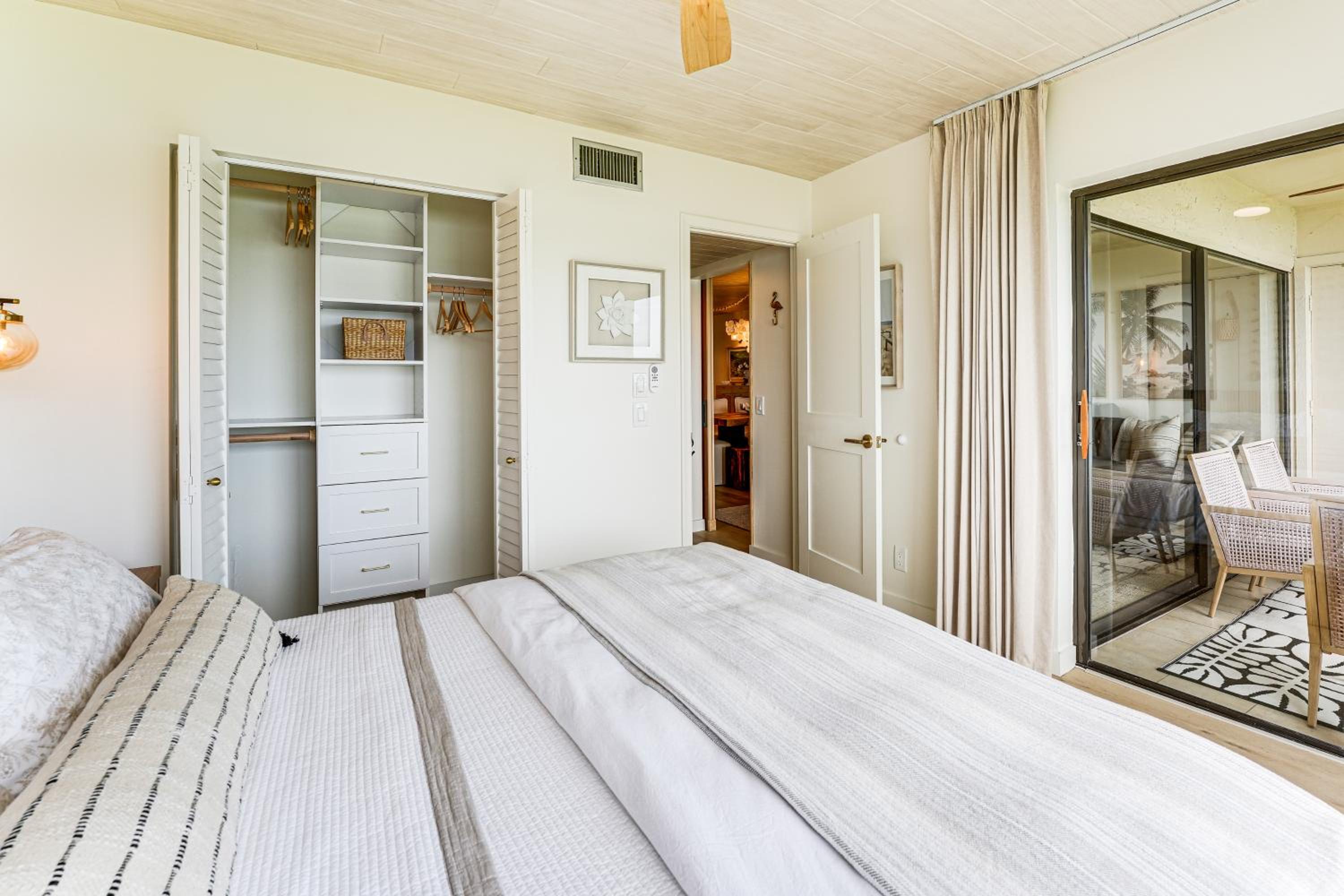 Heated Pool Access Bayfront Isla Del Sol Condo