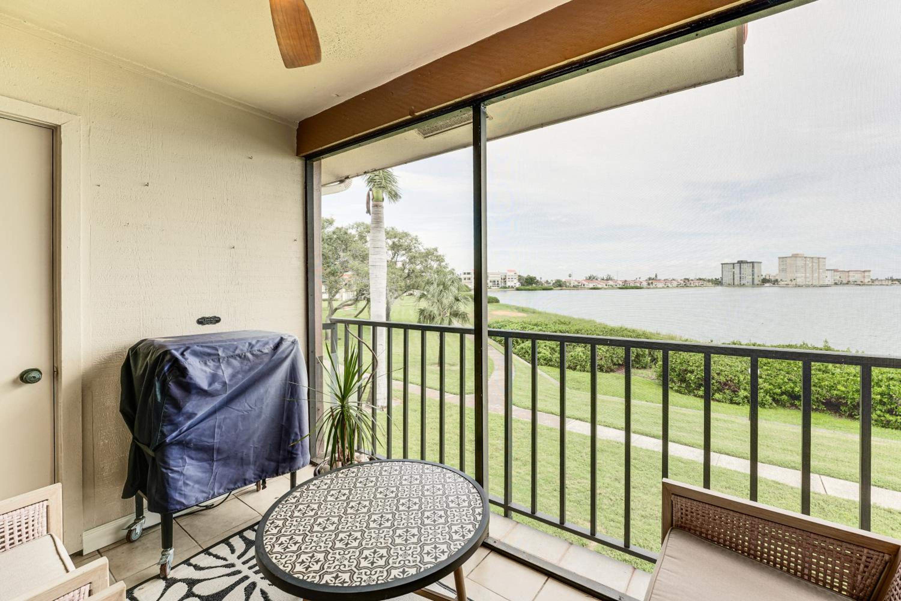 Heated Pool Access Bayfront Isla Del Sol Condo