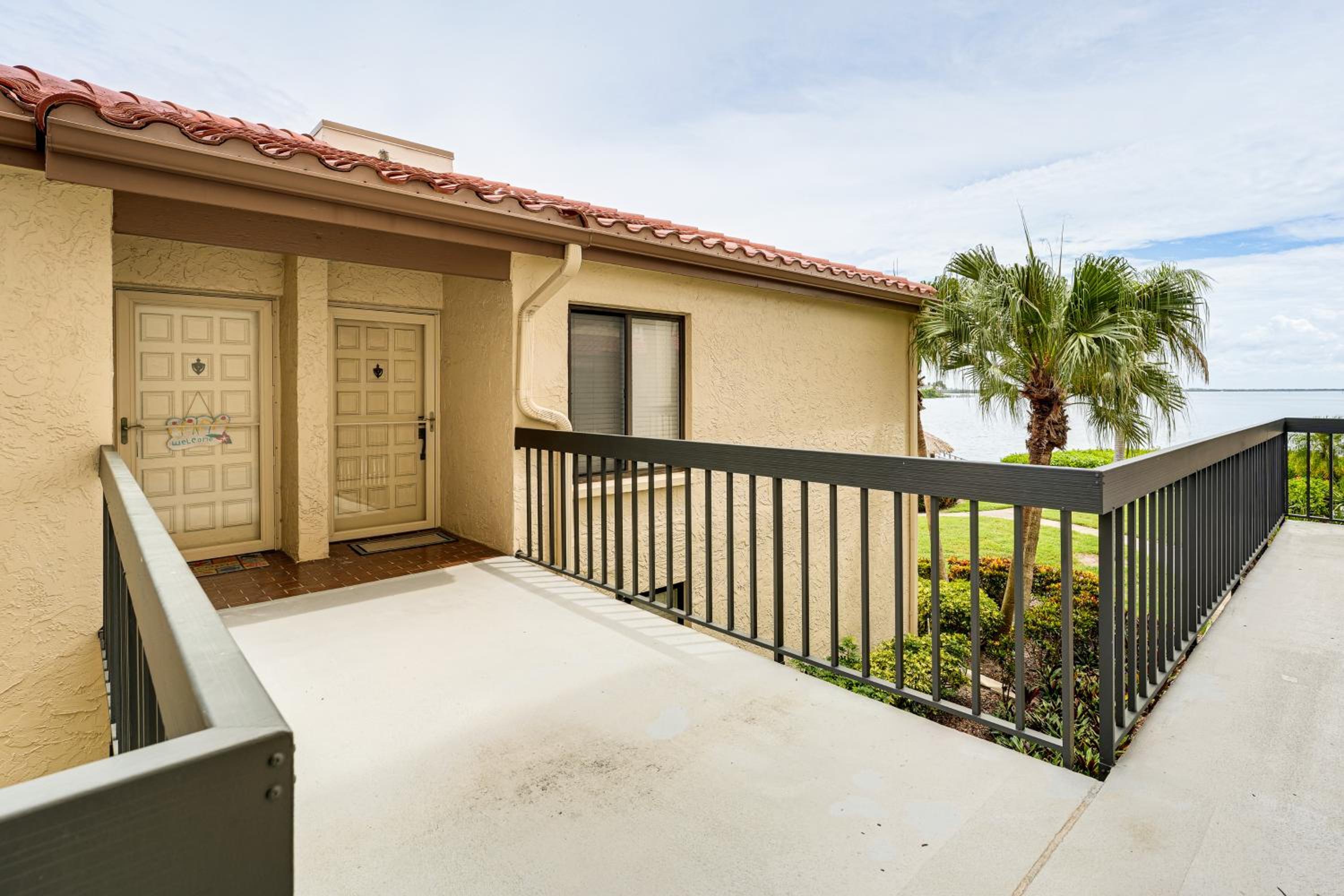 Heated Pool Access Bayfront Isla Del Sol Condo