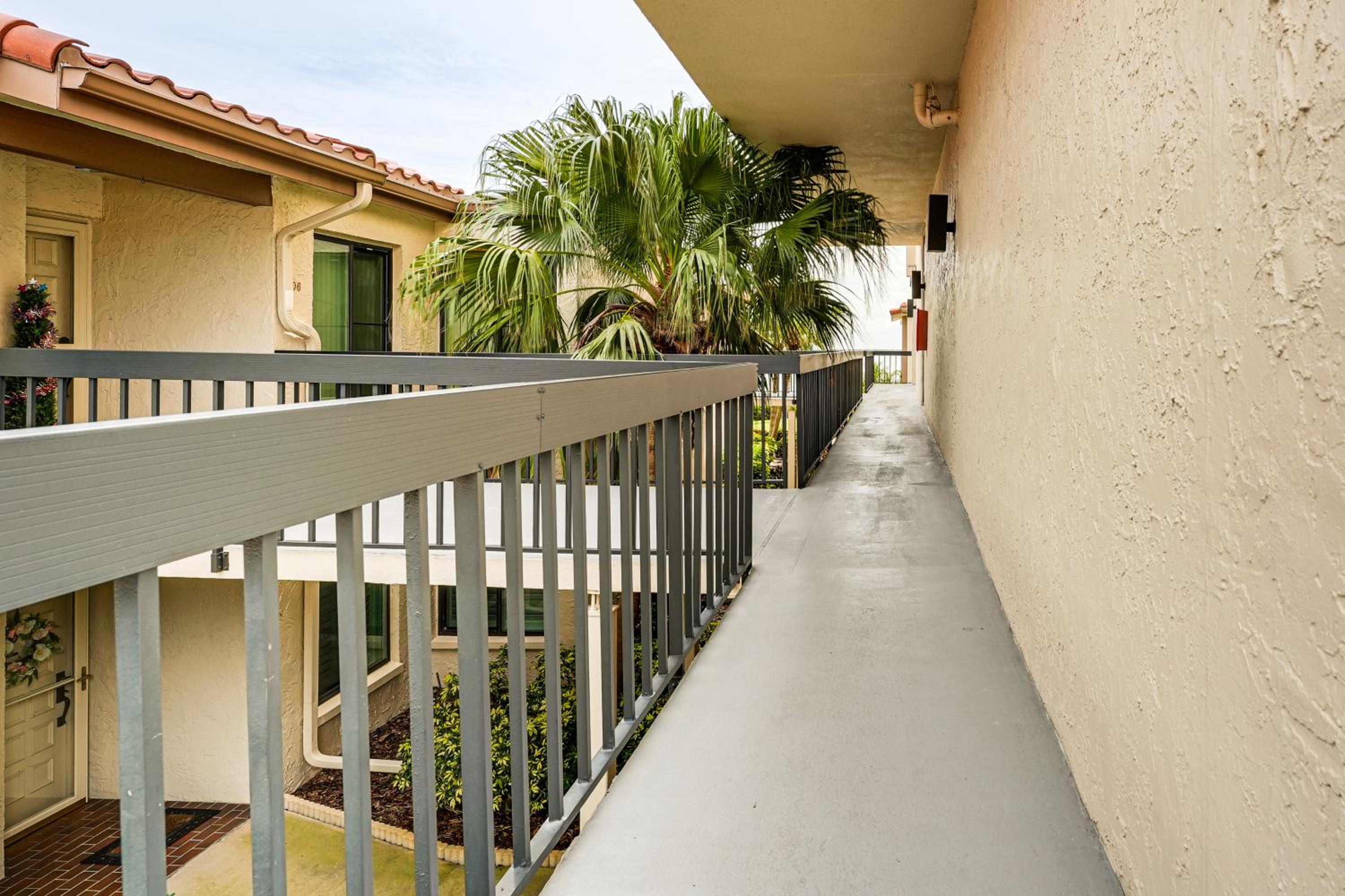 Heated Pool Access Bayfront Isla Del Sol Condo
