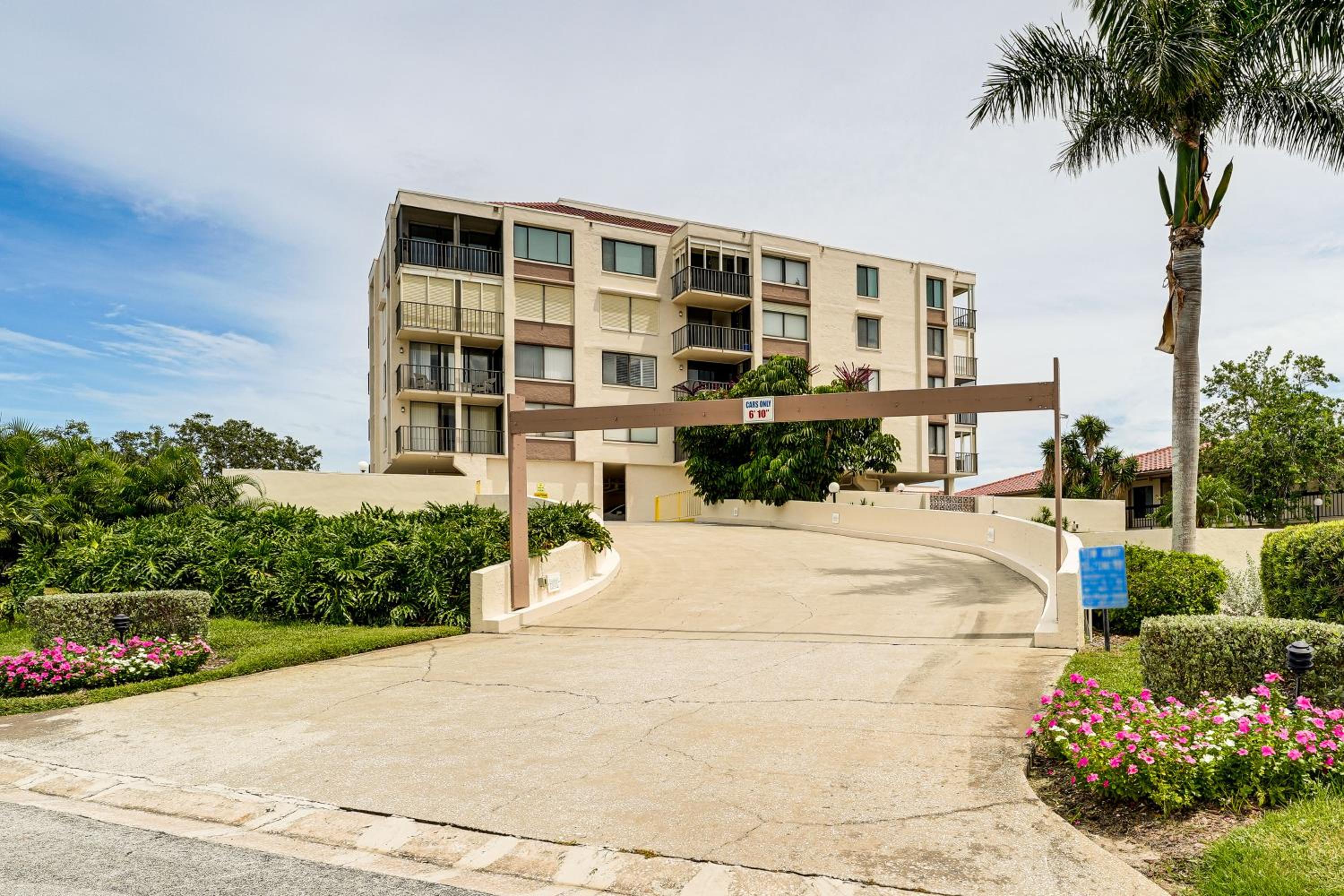 Heated Pool Access Bayfront Isla Del Sol Condo