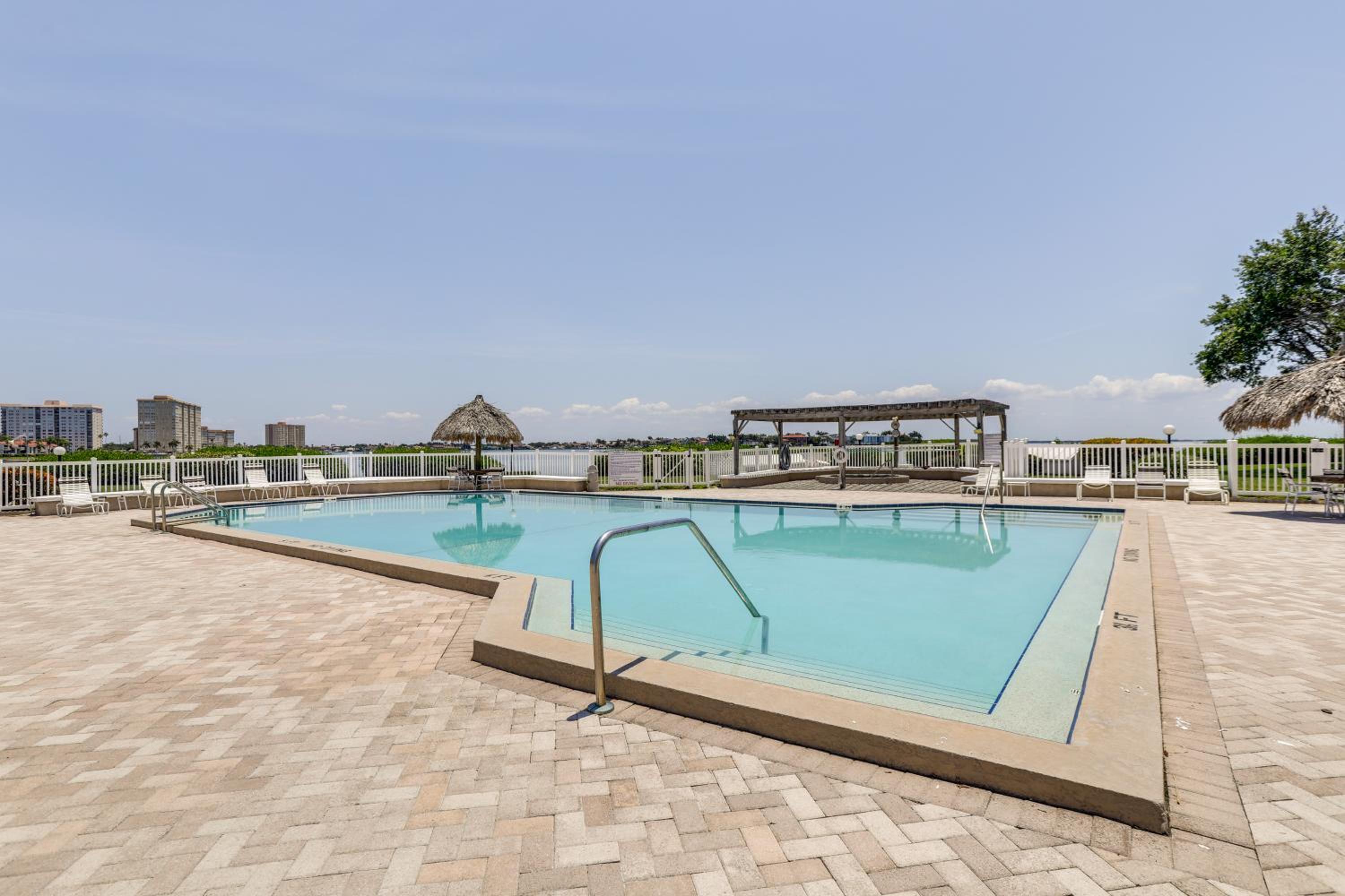 Heated Pool Access Bayfront Isla Del Sol Condo