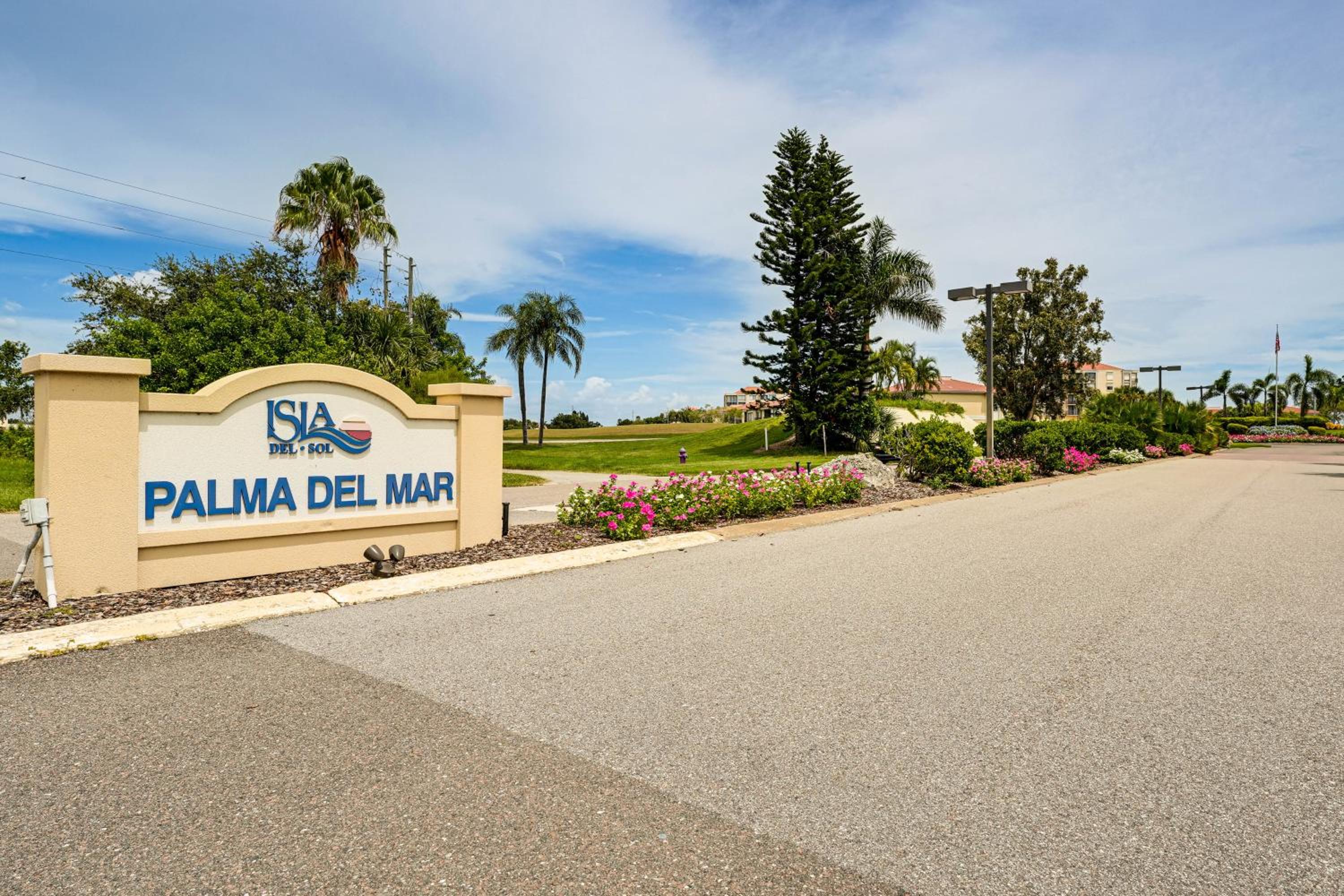 Heated Pool Access Bayfront Isla Del Sol Condo