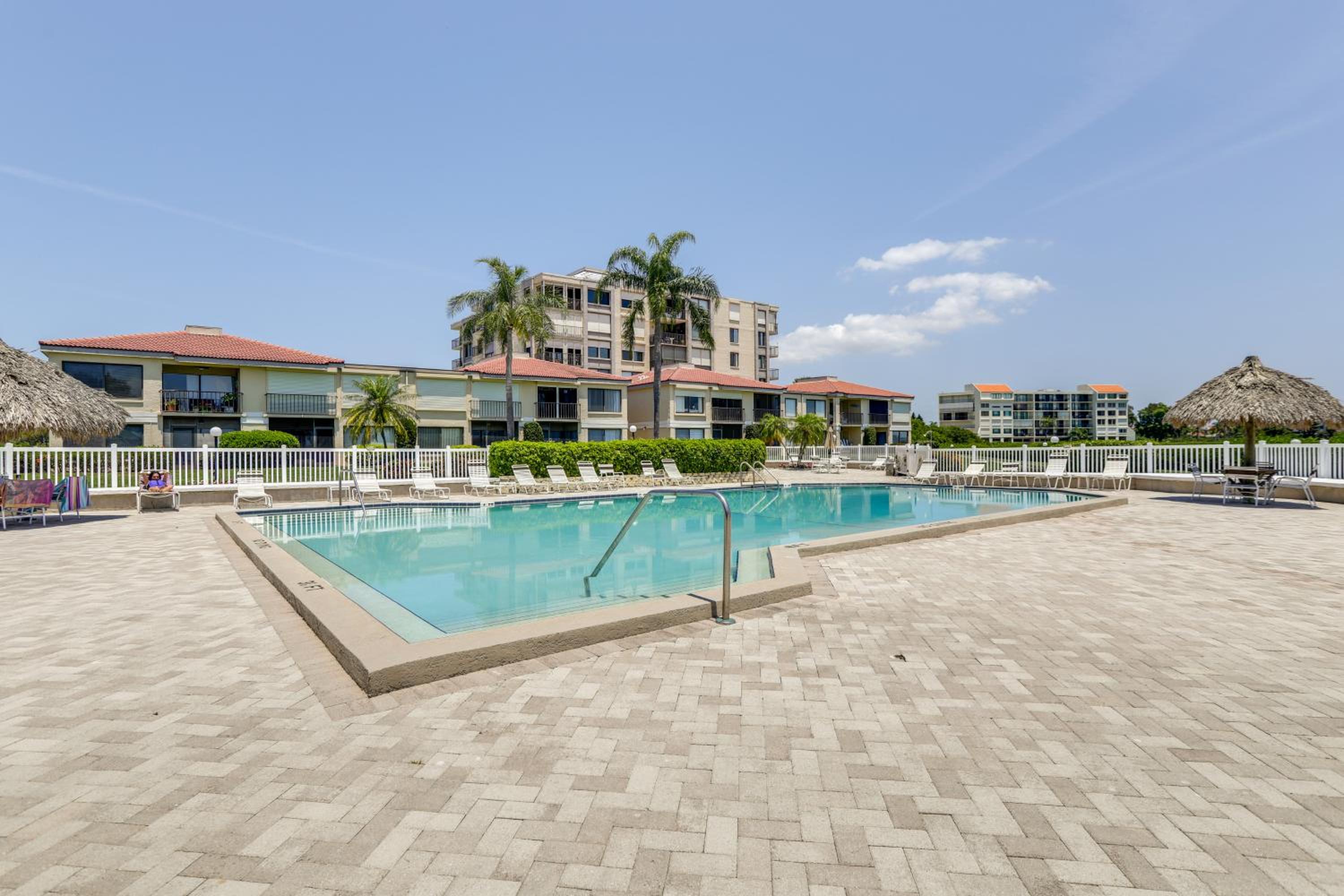 Heated Pool Access Bayfront Isla Del Sol Condo