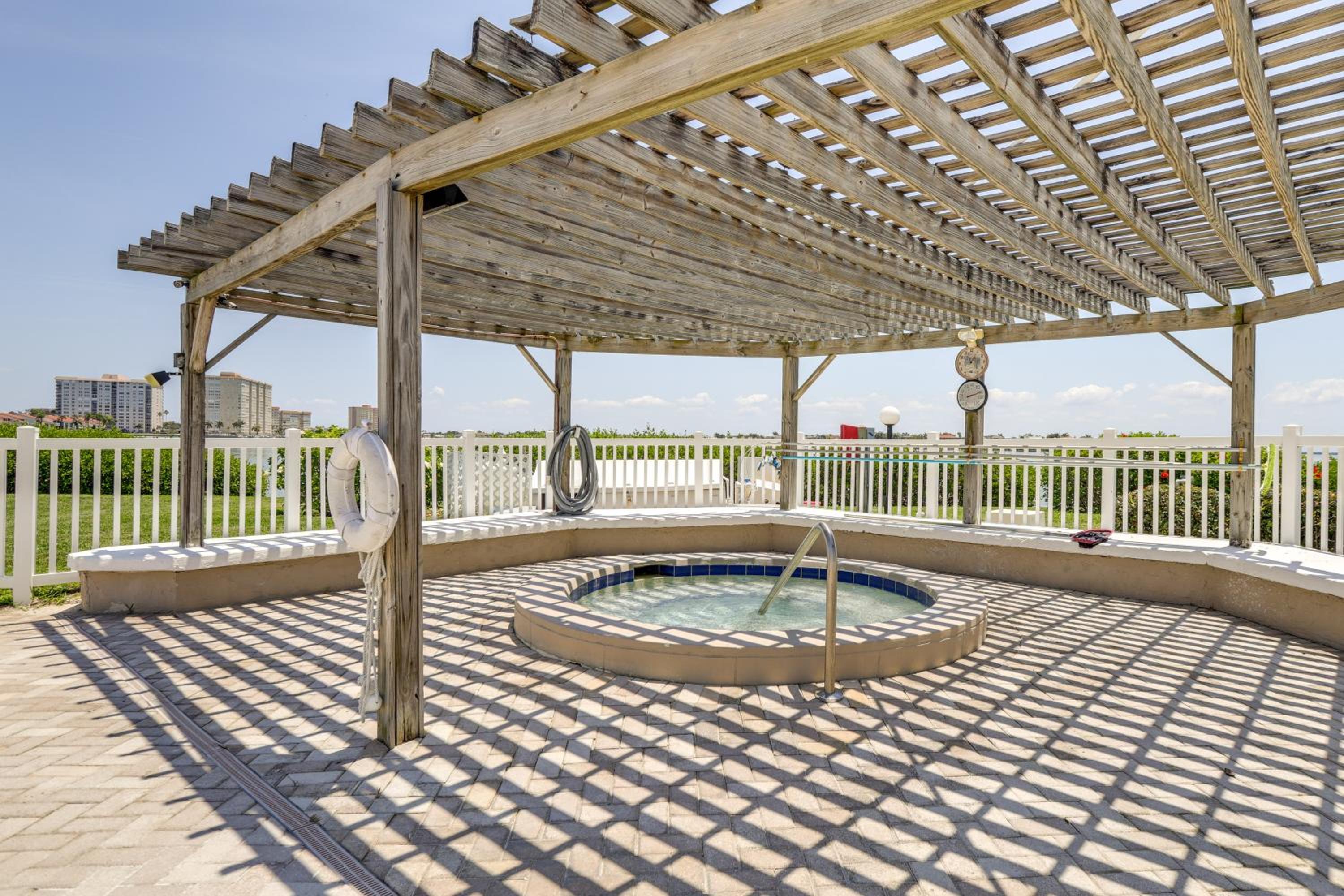 Heated Pool Access Bayfront Isla Del Sol Condo