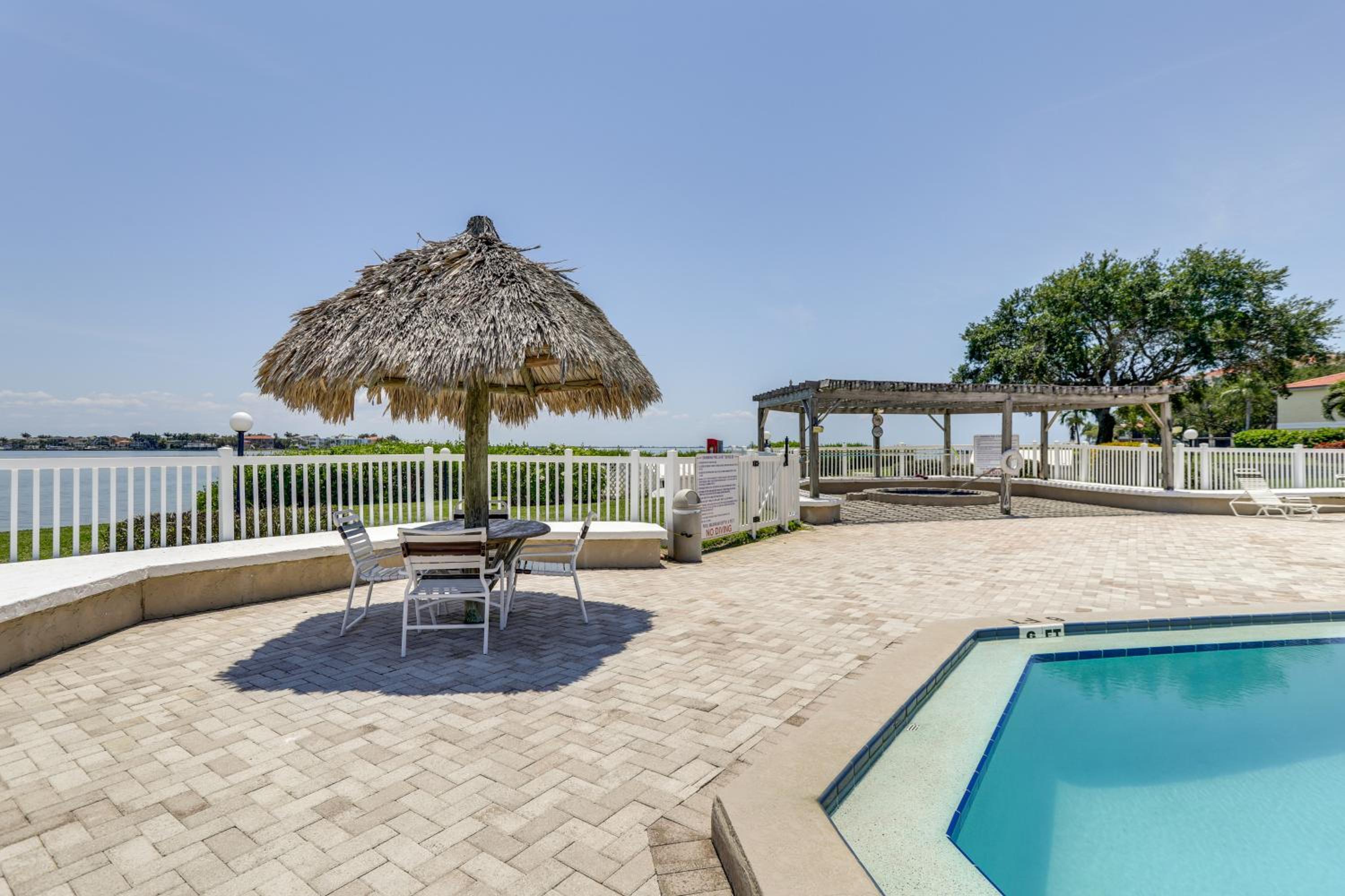 Heated Pool Access Bayfront Isla Del Sol Condo
