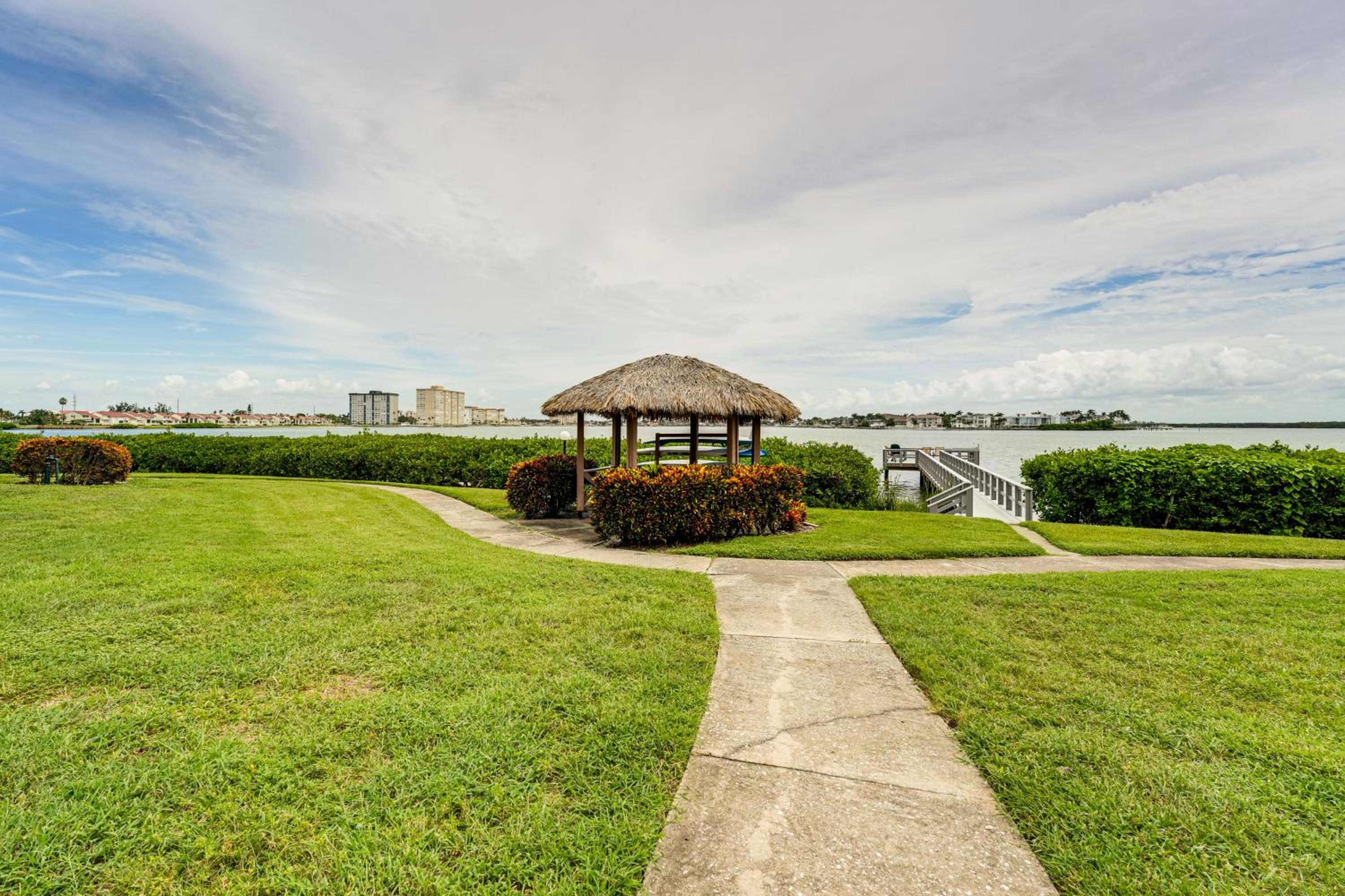 Heated Pool Access Bayfront Isla Del Sol Condo