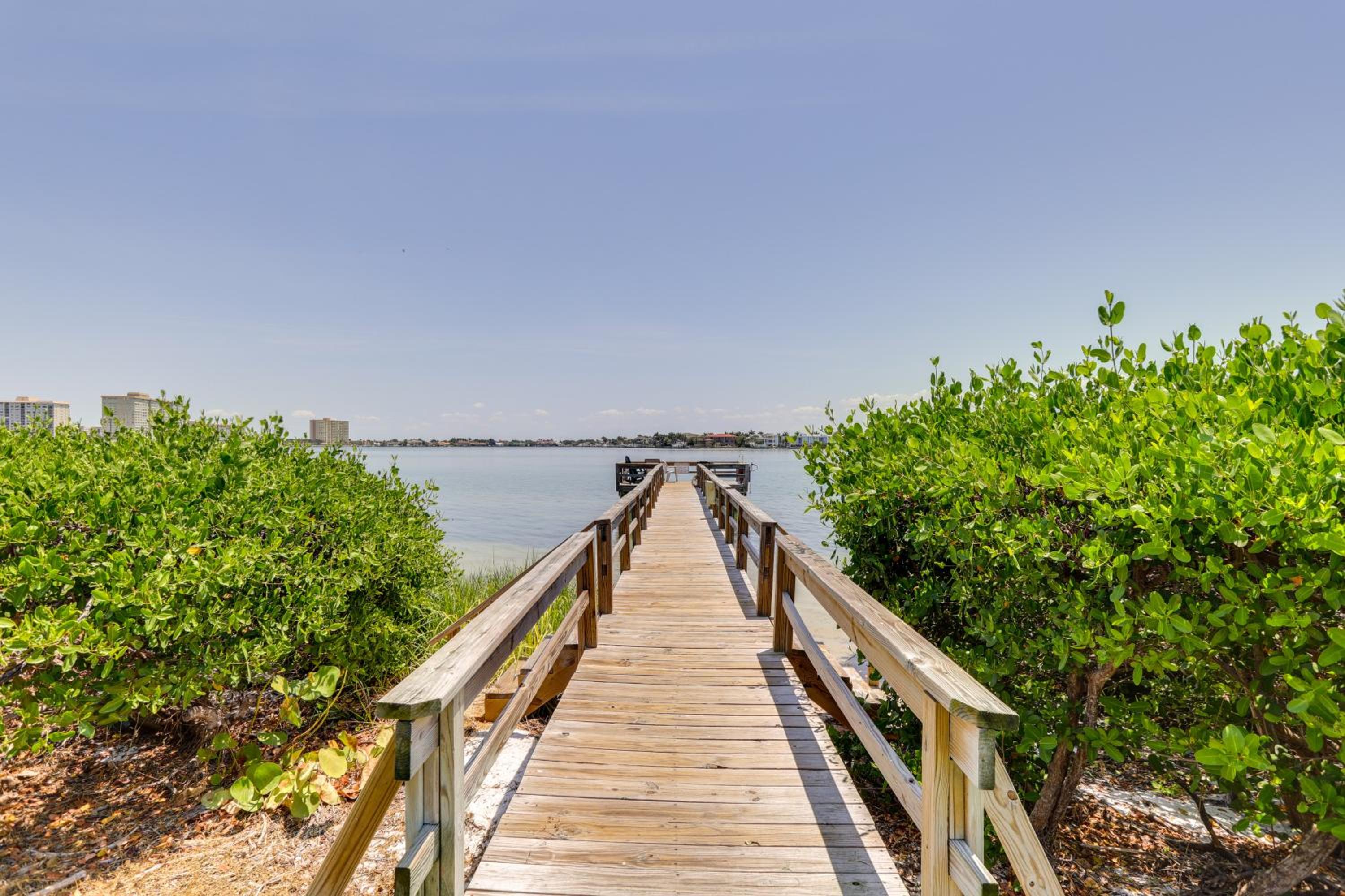 Heated Pool Access Bayfront Isla Del Sol Condo
