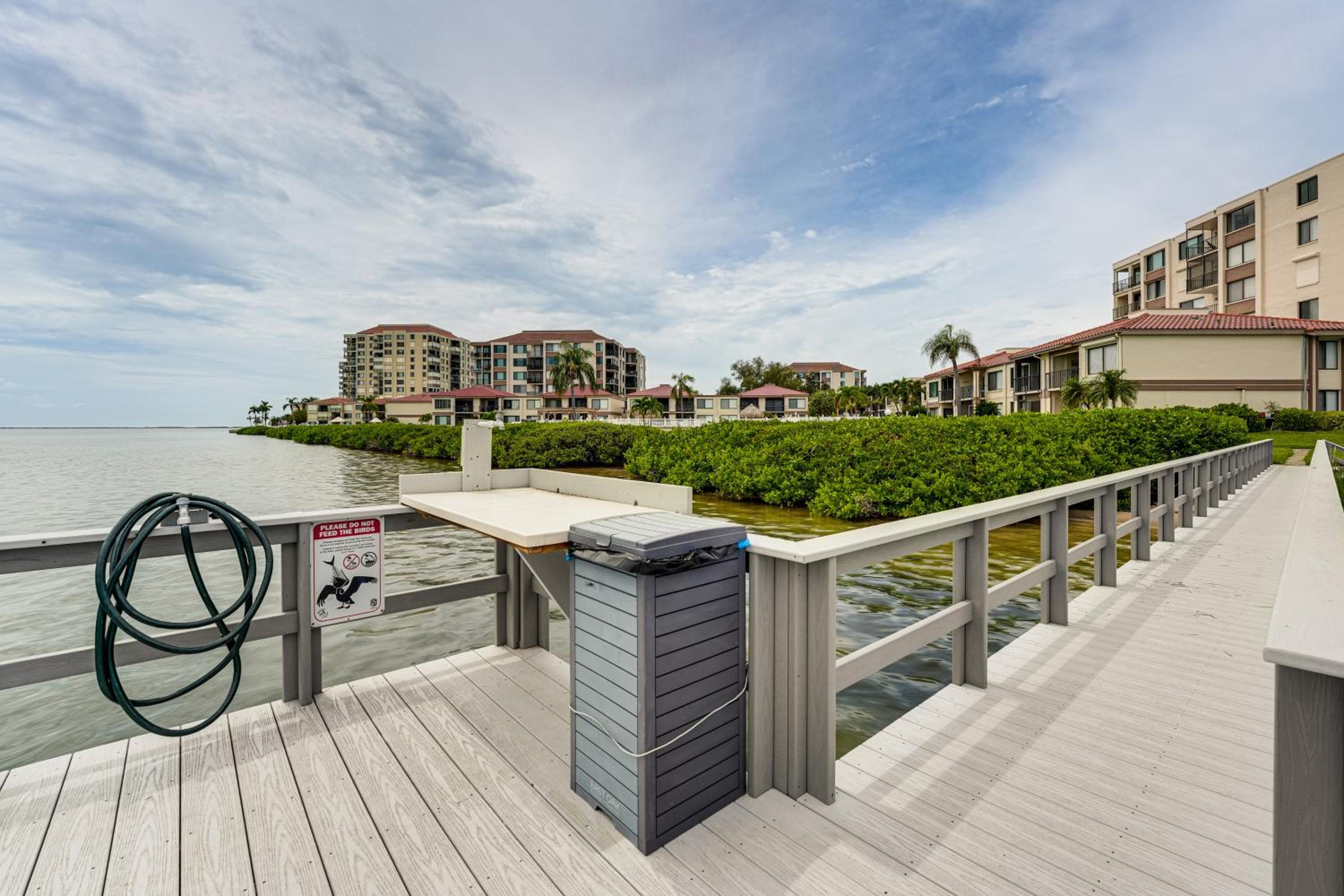 Heated Pool Access Bayfront Isla Del Sol Condo