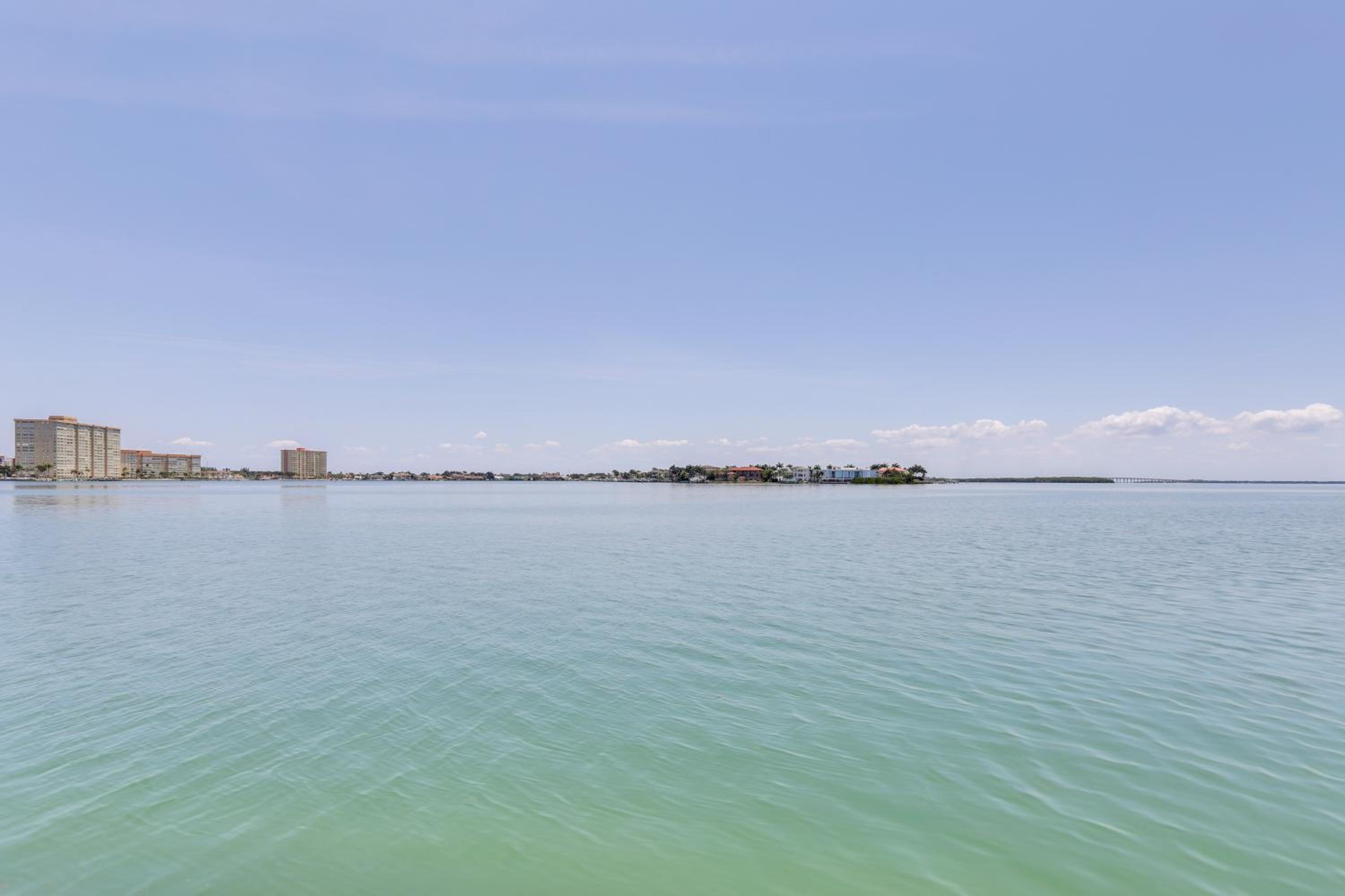 Heated Pool Access Bayfront Isla Del Sol Condo