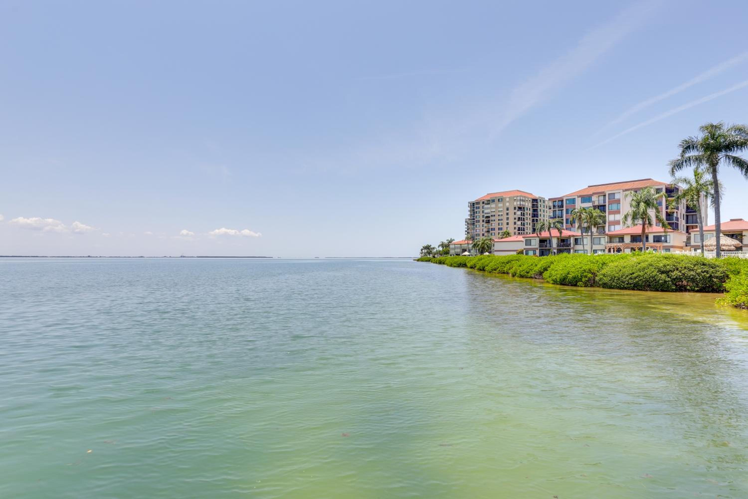Heated Pool Access Bayfront Isla Del Sol Condo
