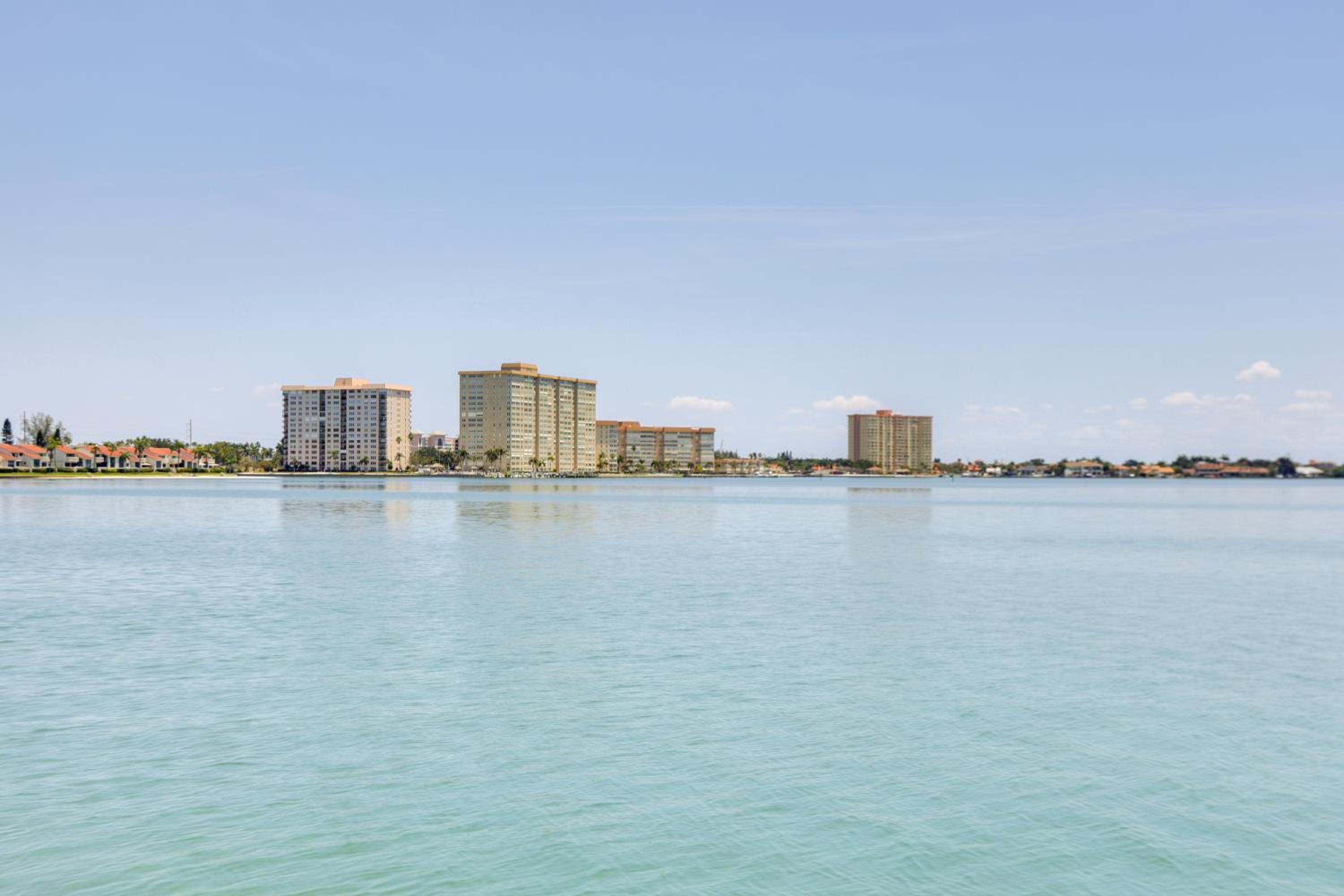 Heated Pool Access Bayfront Isla Del Sol Condo