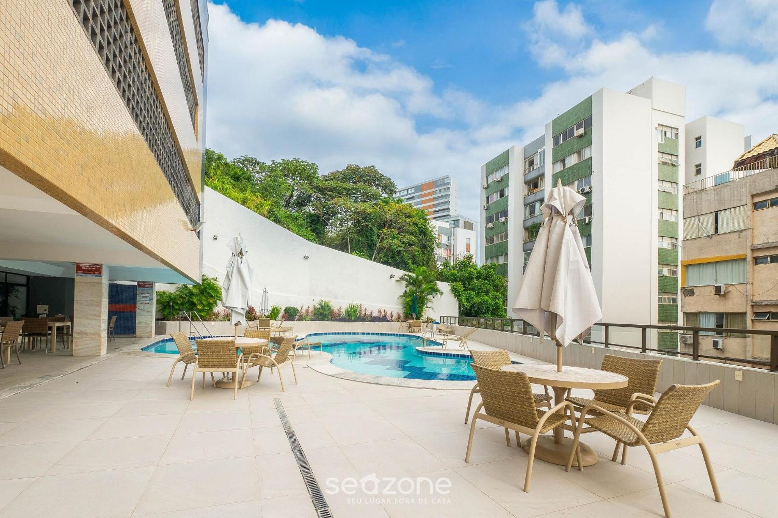 Apt with balcony in a condo with pool ACI0320