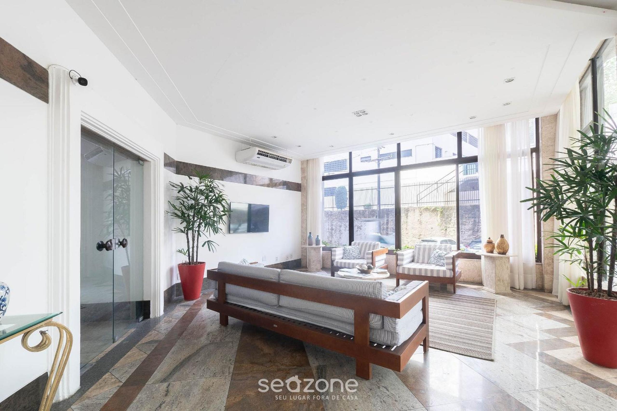 Apt with balcony in a condo with pool ACI0320