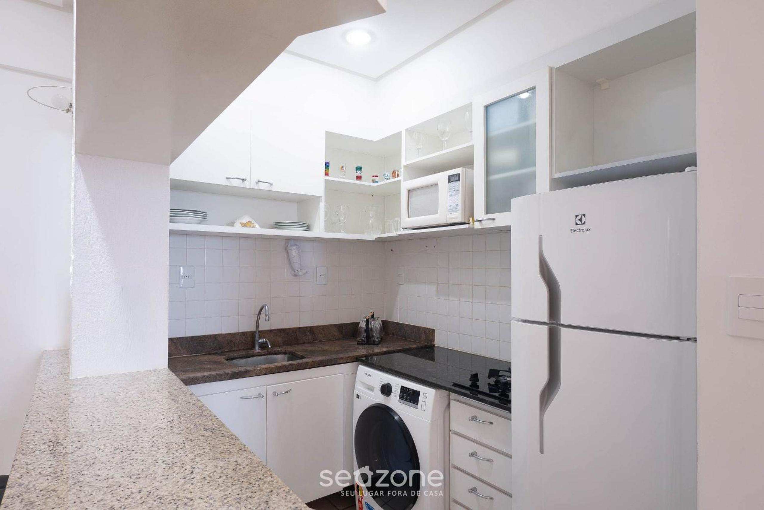 Apt with balcony in a condo with pool ACI0320