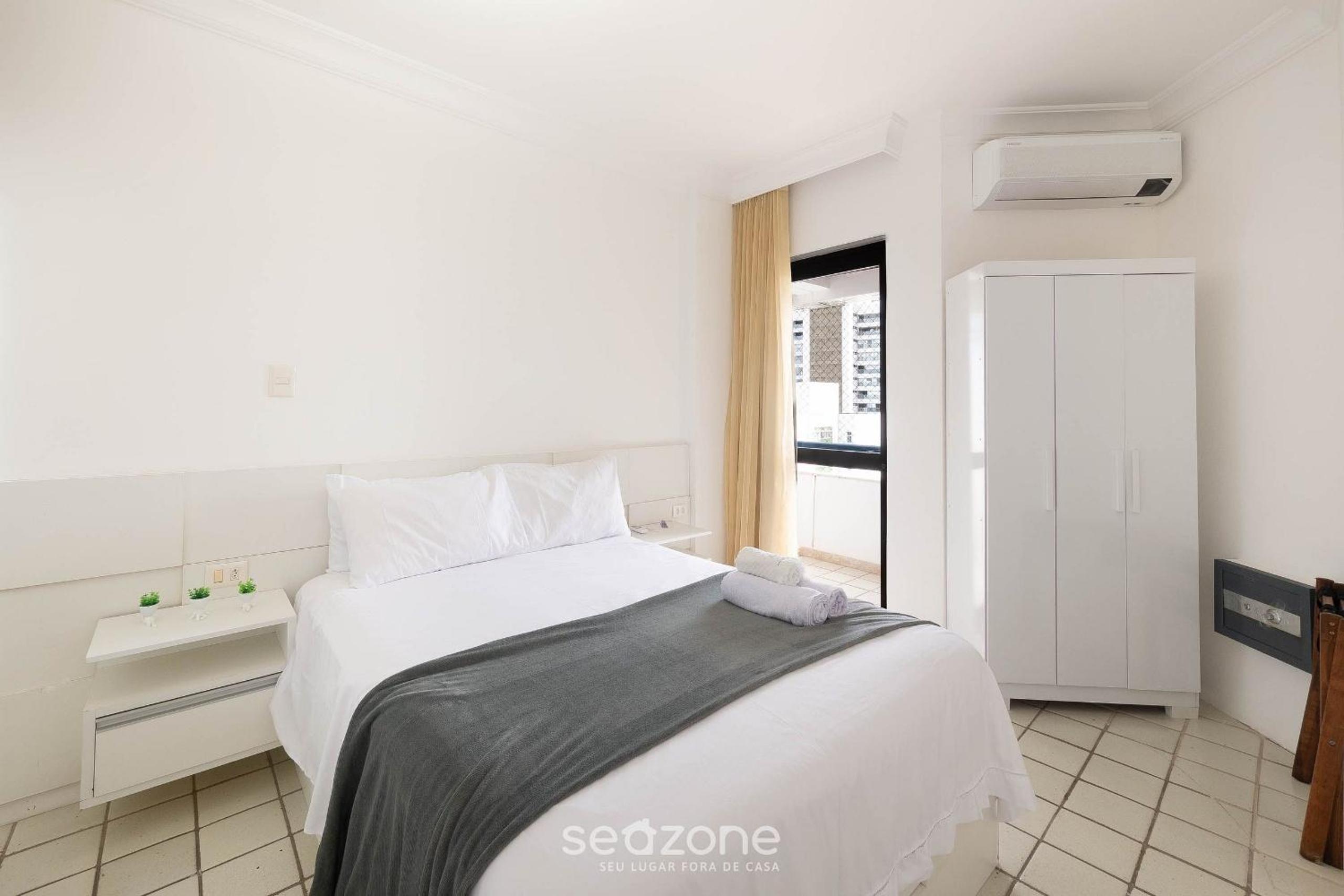 Apt with balcony in a condo with pool ACI0320