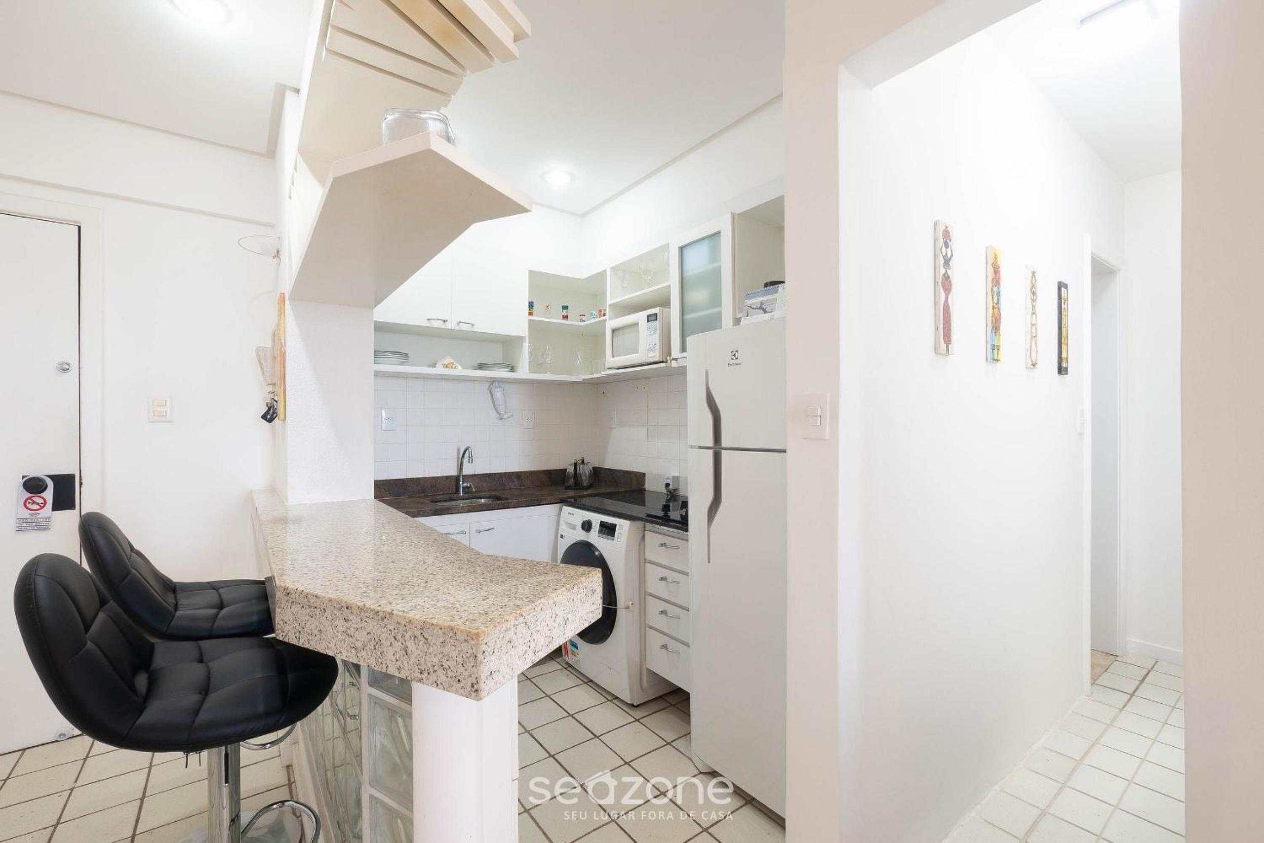 Apt with balcony in a condo with pool ACI0320