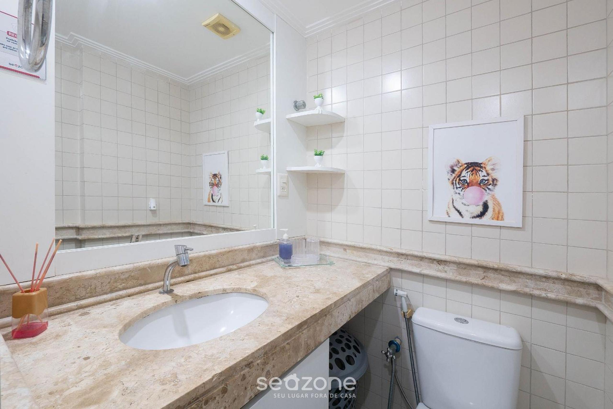 Apt with balcony in a condo with pool ACI0320