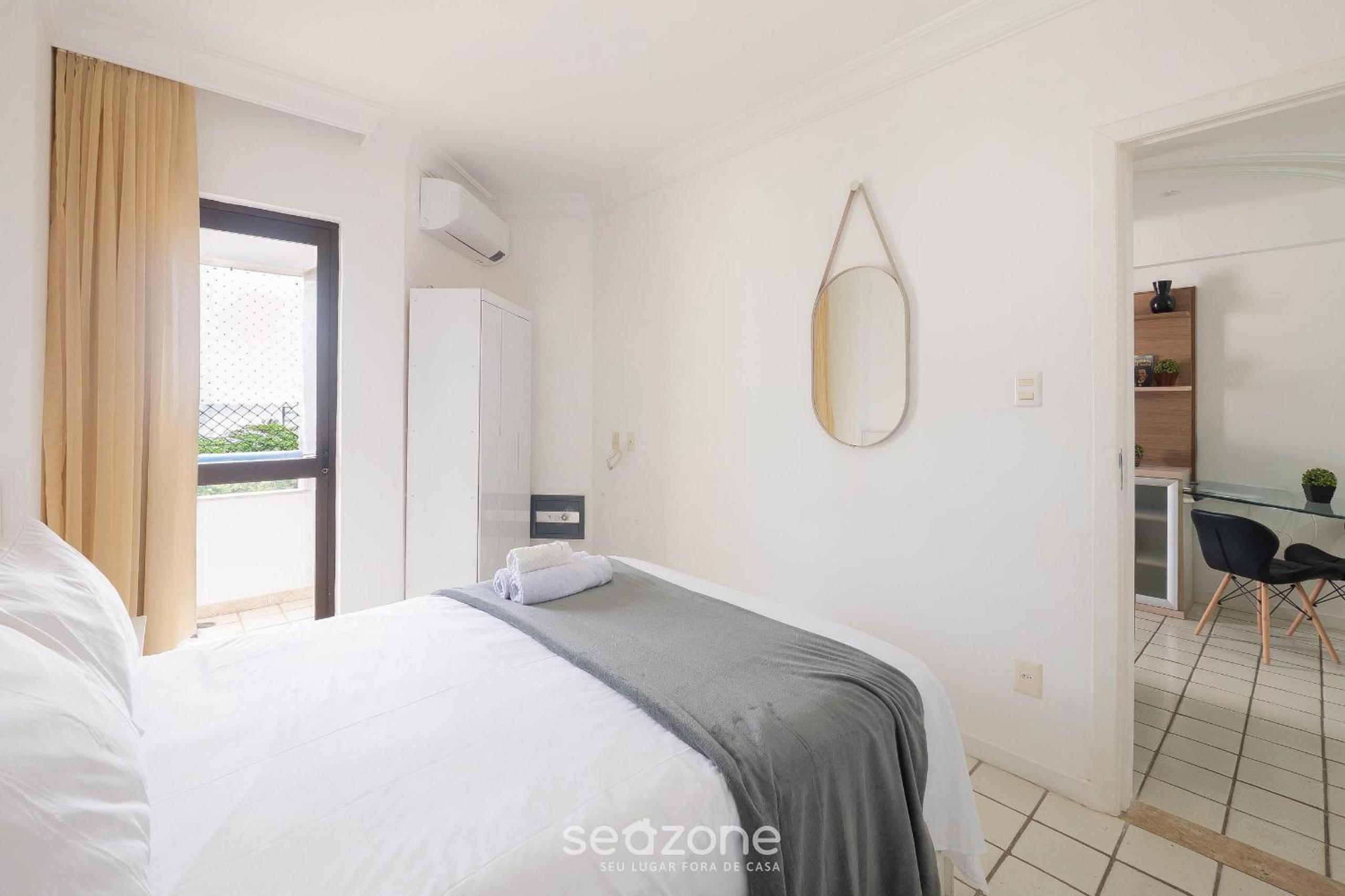 Apt with balcony in a condo with pool ACI0320