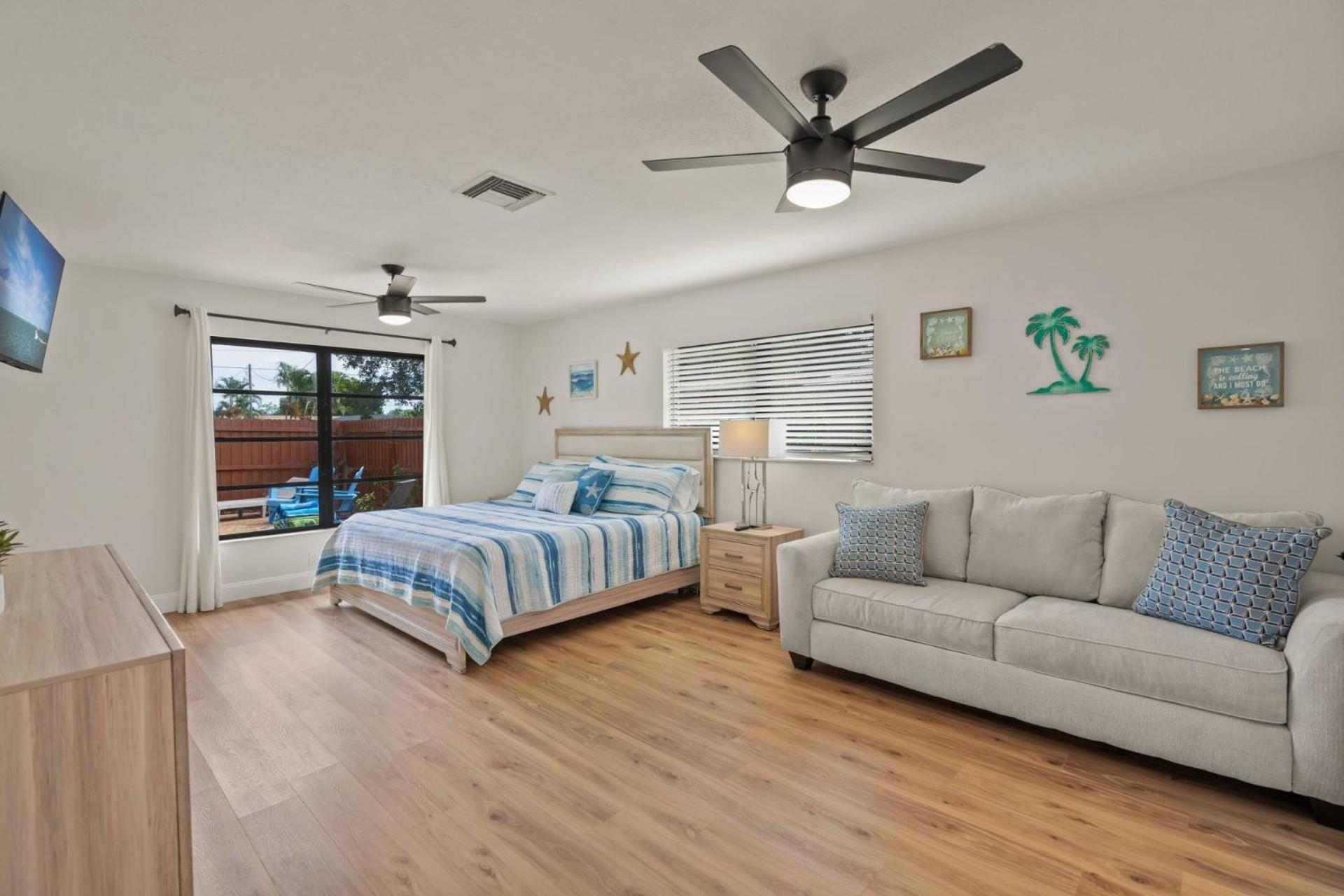 Gulf Gate Poolside Retreat