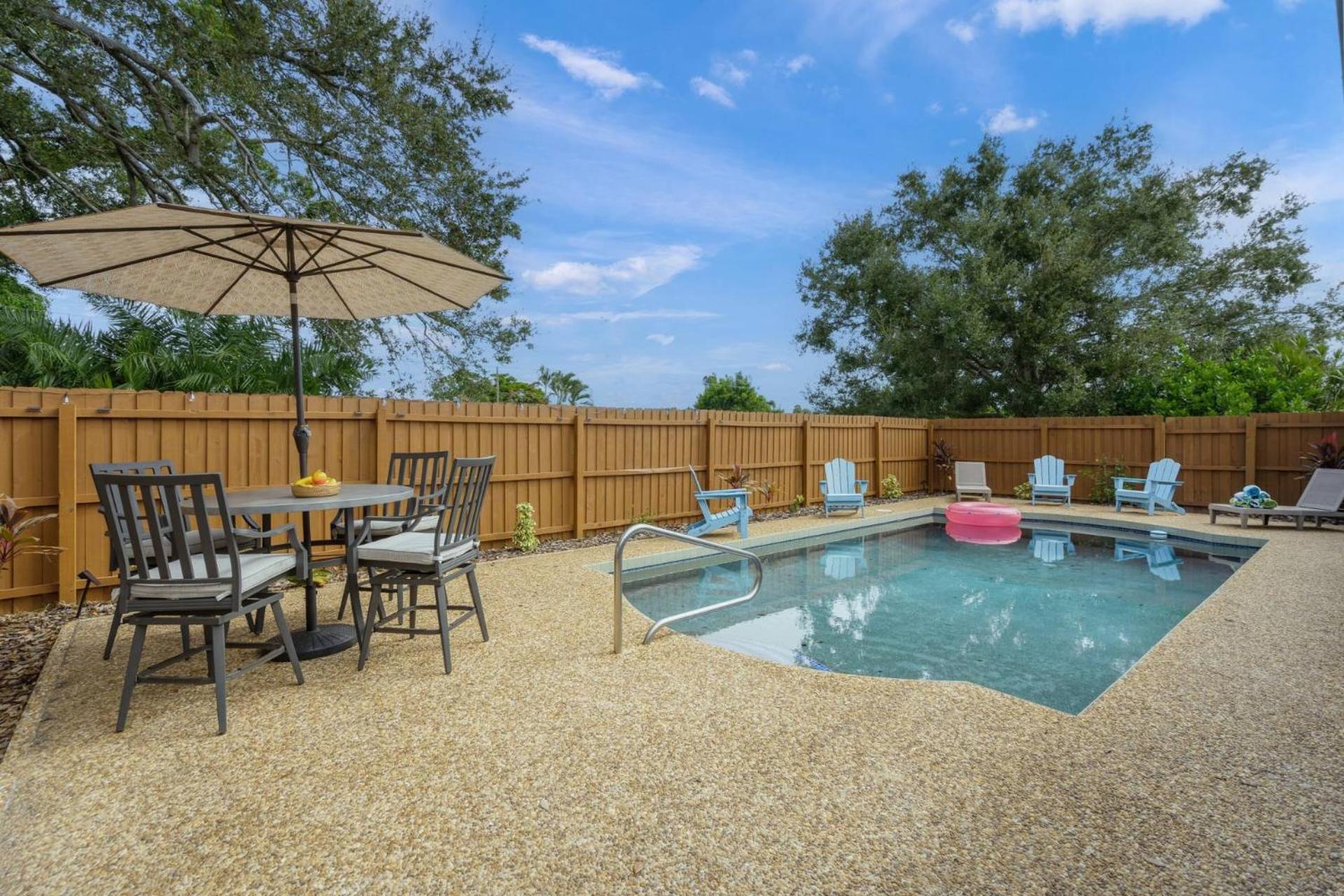 Gulf Gate Poolside Retreat