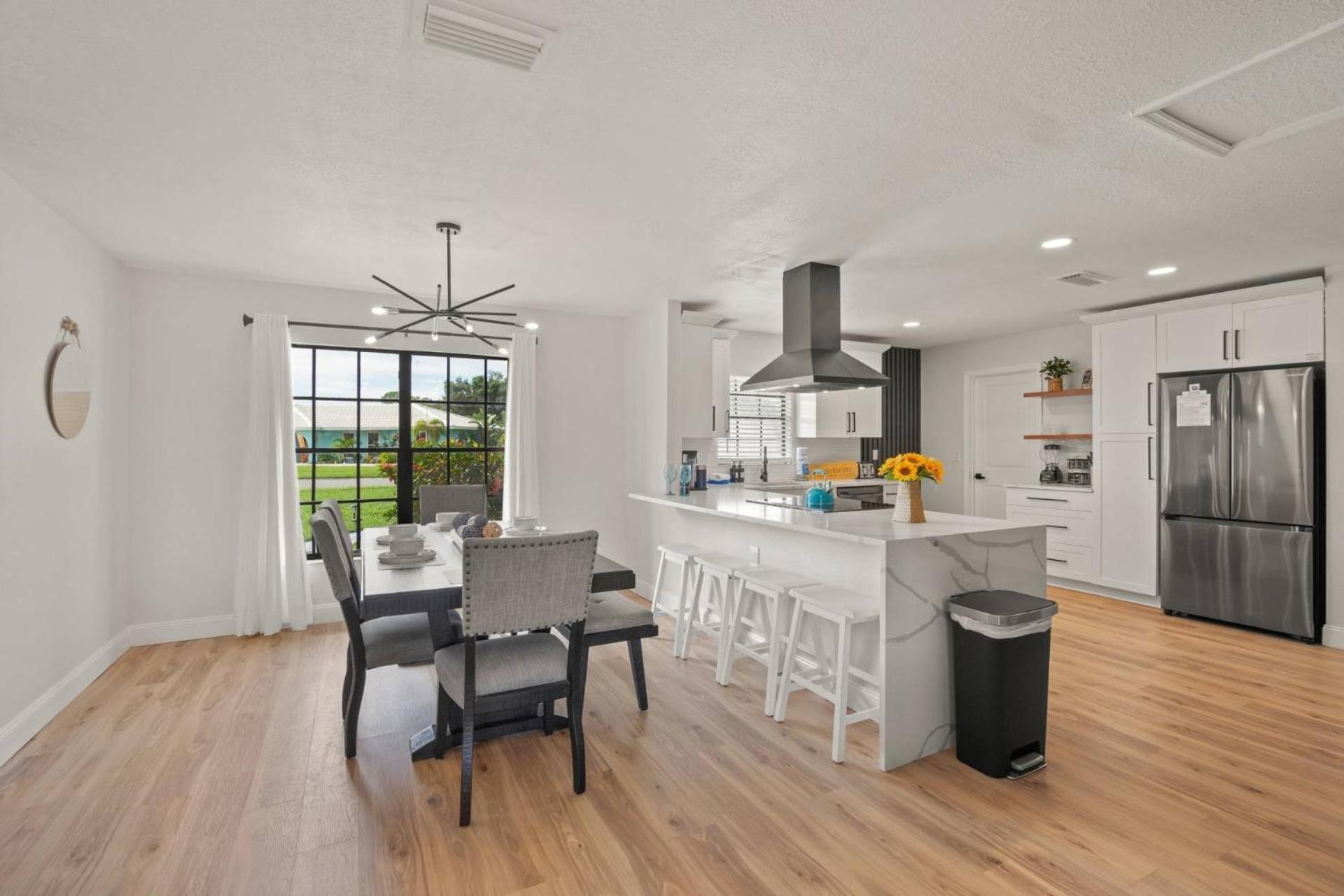 Gulf Gate Poolside Retreat