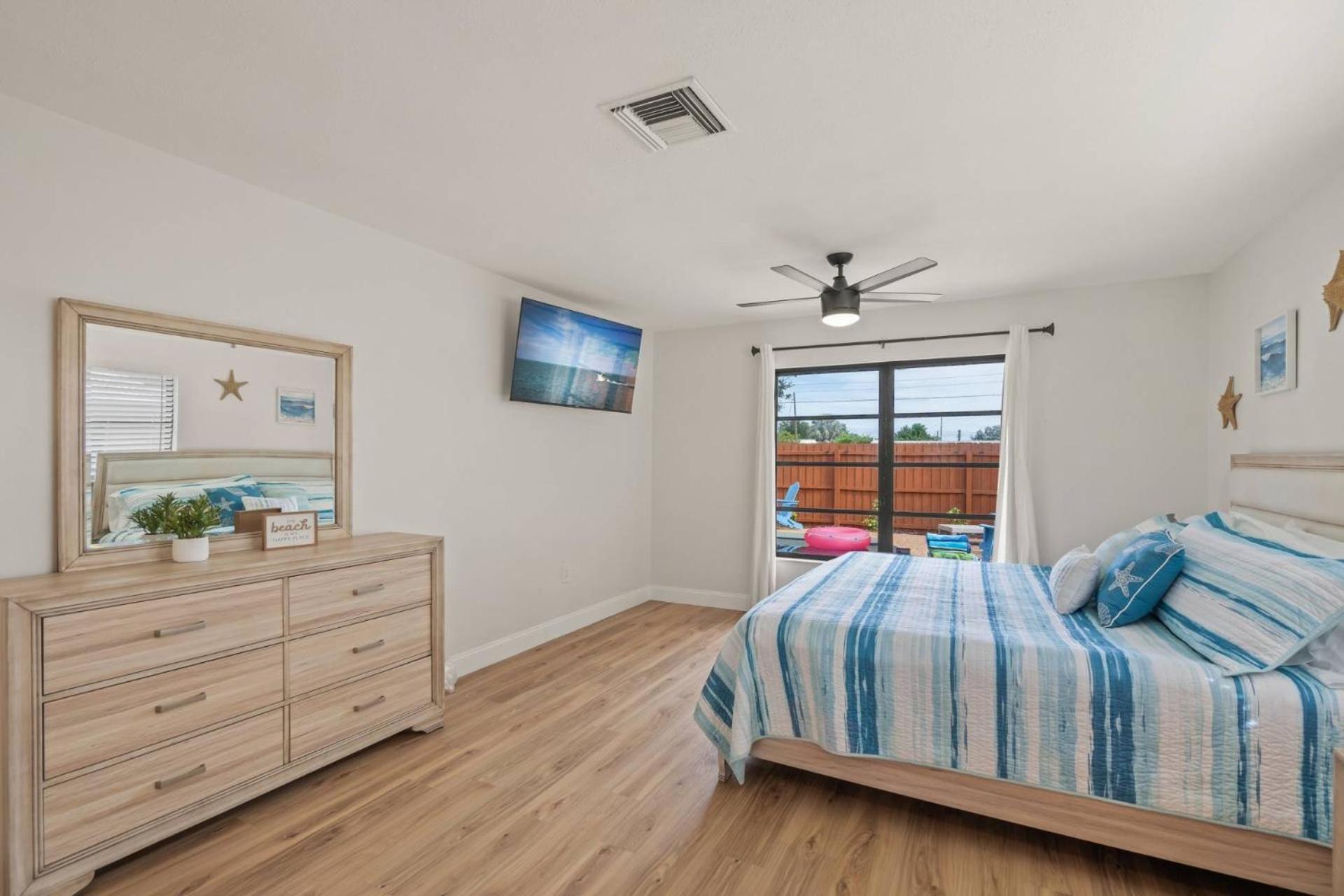 Gulf Gate Poolside Retreat