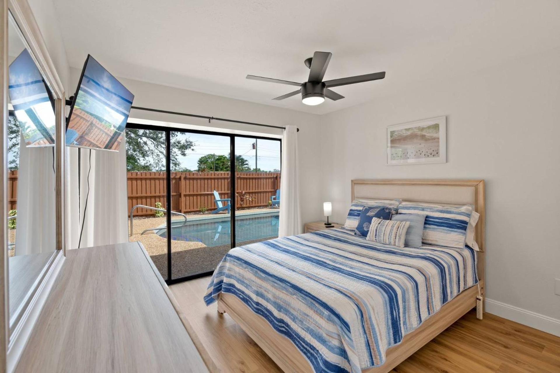 Gulf Gate Poolside Retreat