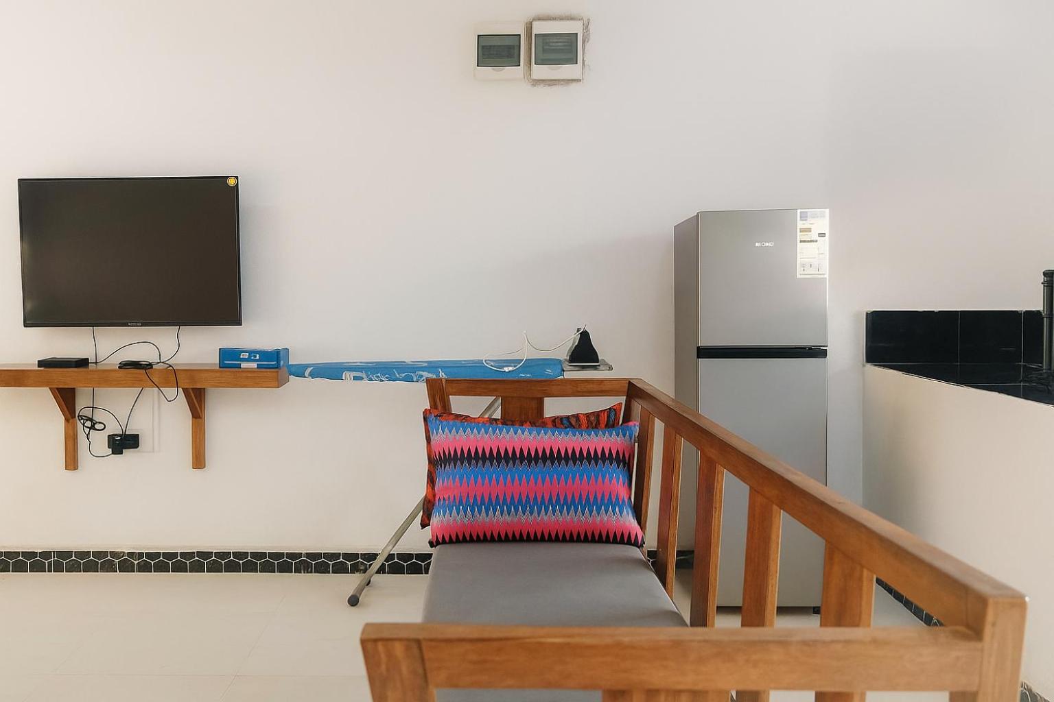 Beachfront 1BR Ocean-View & Free Airport Shuttle