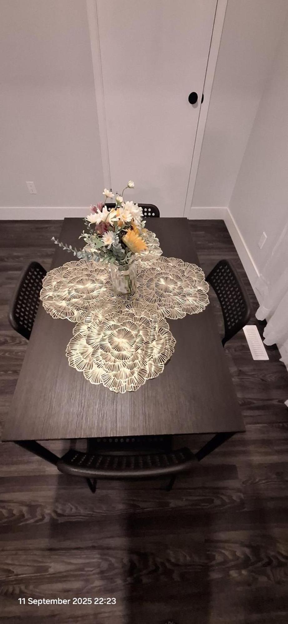 Bright & Chic 3-Bedroom Retreat for Family or Business by UofA Whyte Ave Downtown in Edmonton