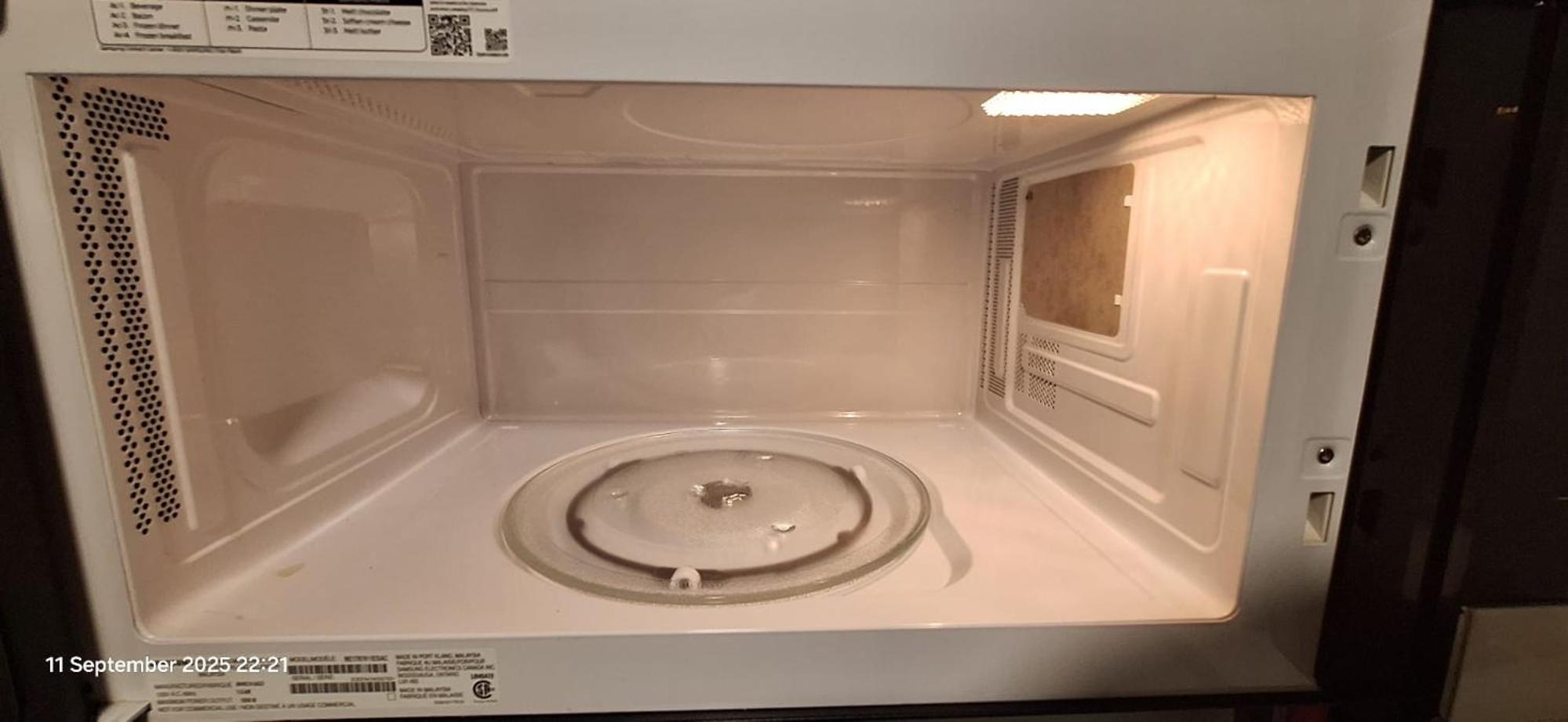 Bright & Chic 3-Bedroom Retreat for Family or Business by UofA Whyte Ave Downtown in Edmonton