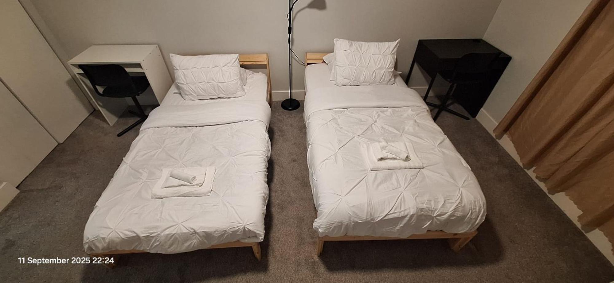 Bright & Chic 3-Bedroom Retreat for Family or Business by UofA Whyte Ave Downtown in Edmonton