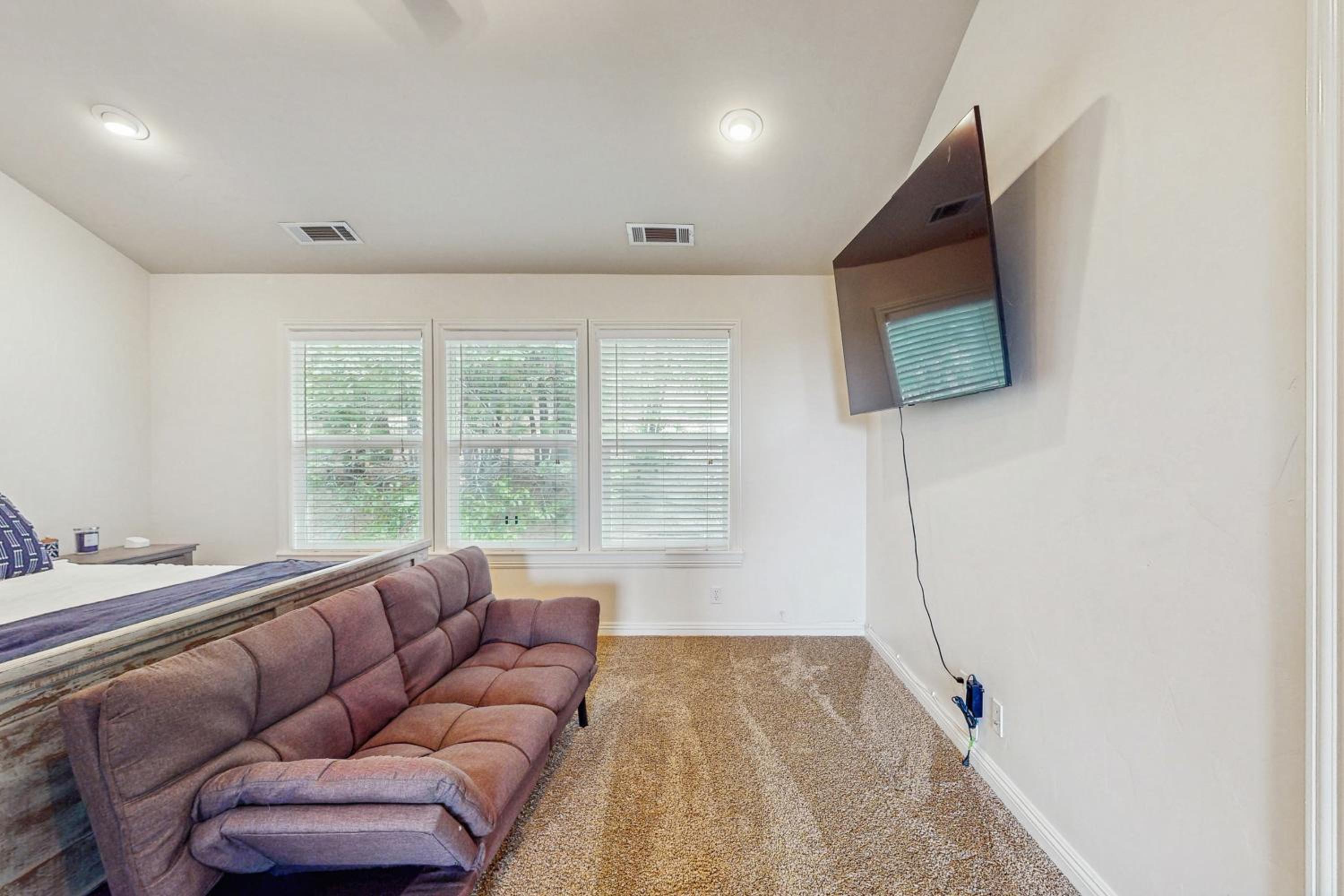 Walk to Lake Arrowhead! Family Home with Games