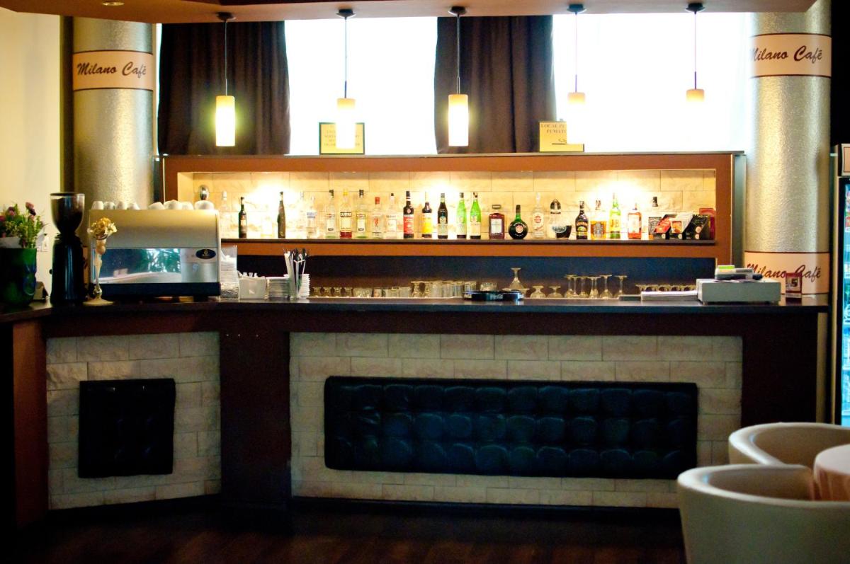 bar