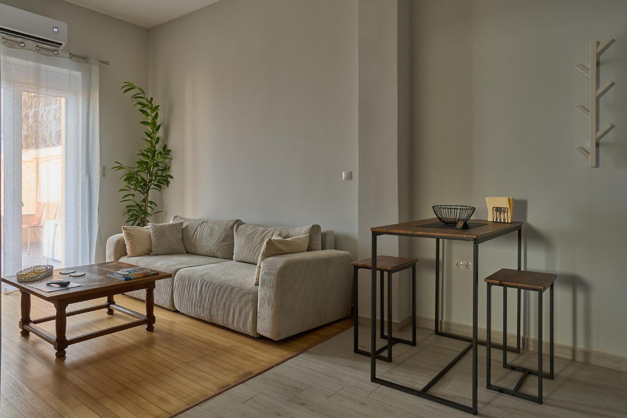 A bright flat with garden, a private urban oasis in Athens