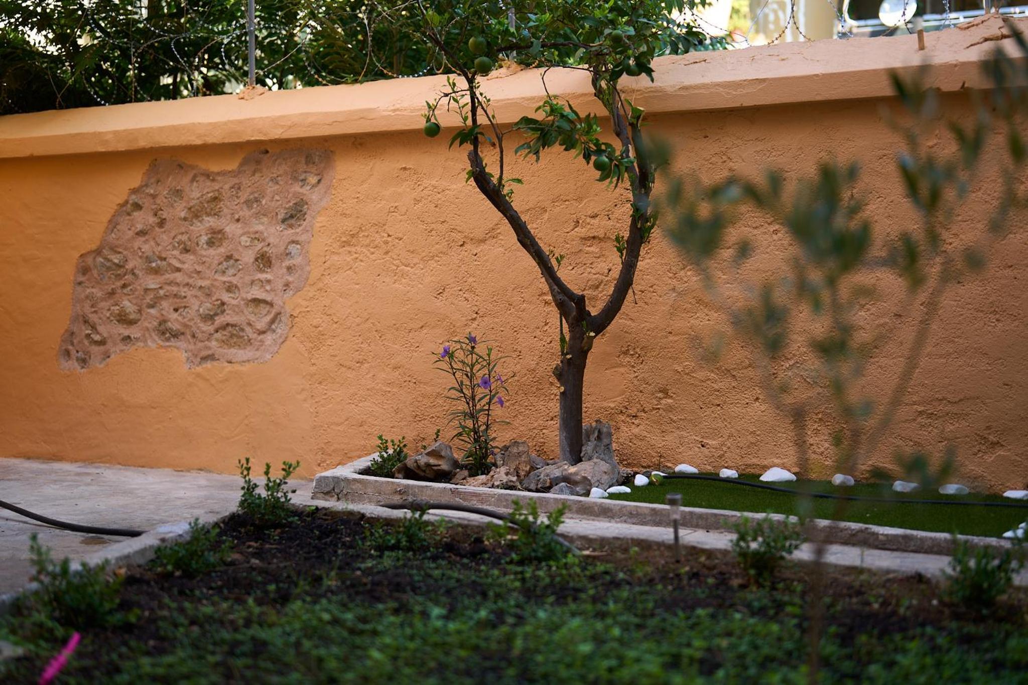A bright flat with garden, a private urban oasis in Athens