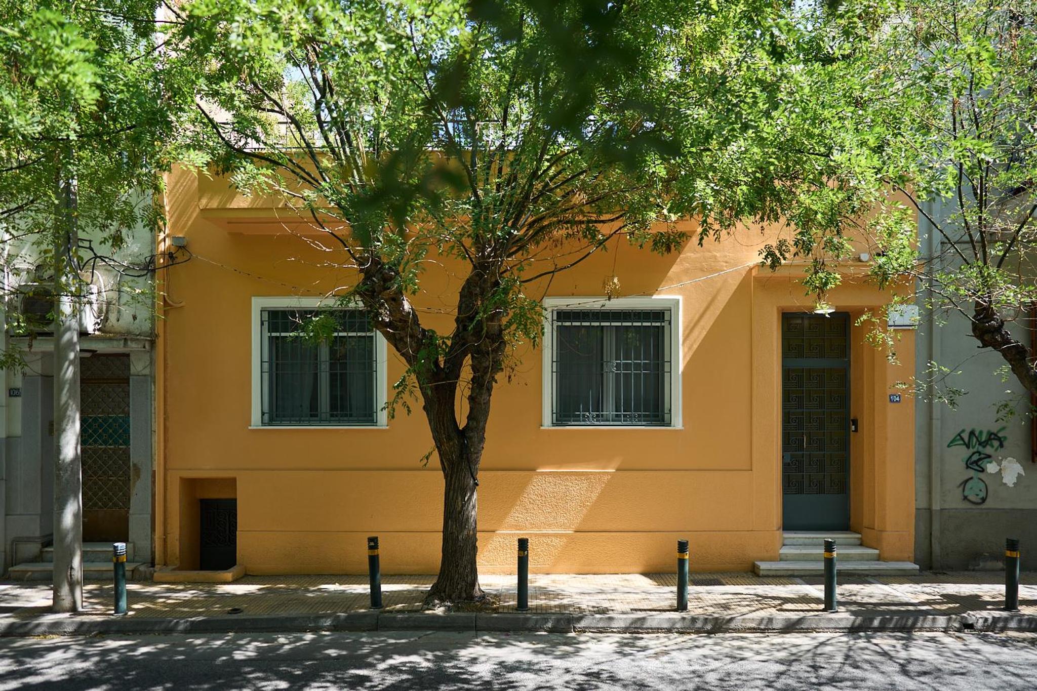 A bright flat with garden, a private urban oasis in Athens