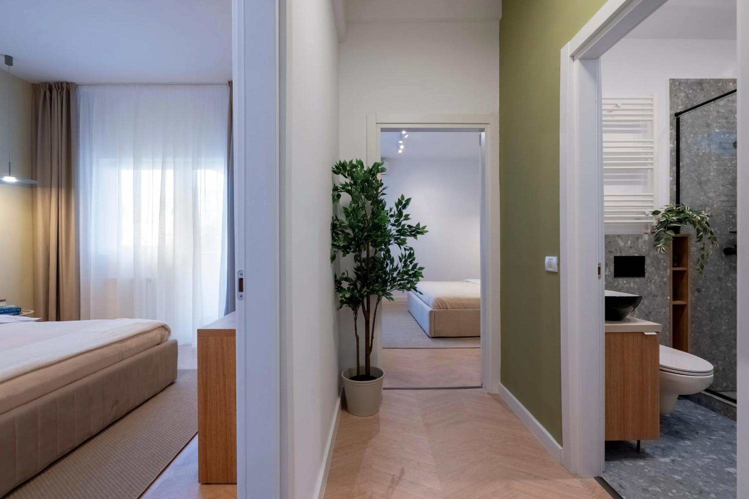 Sunny & Peaceful 3BR with Balcony Near National Theater & Cismigiu Park