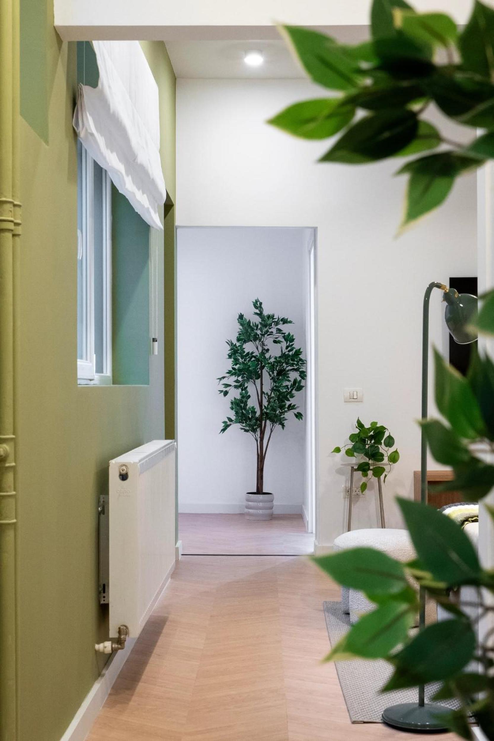 Sunny & Peaceful 3BR with Balcony Near National Theater & Cismigiu Park