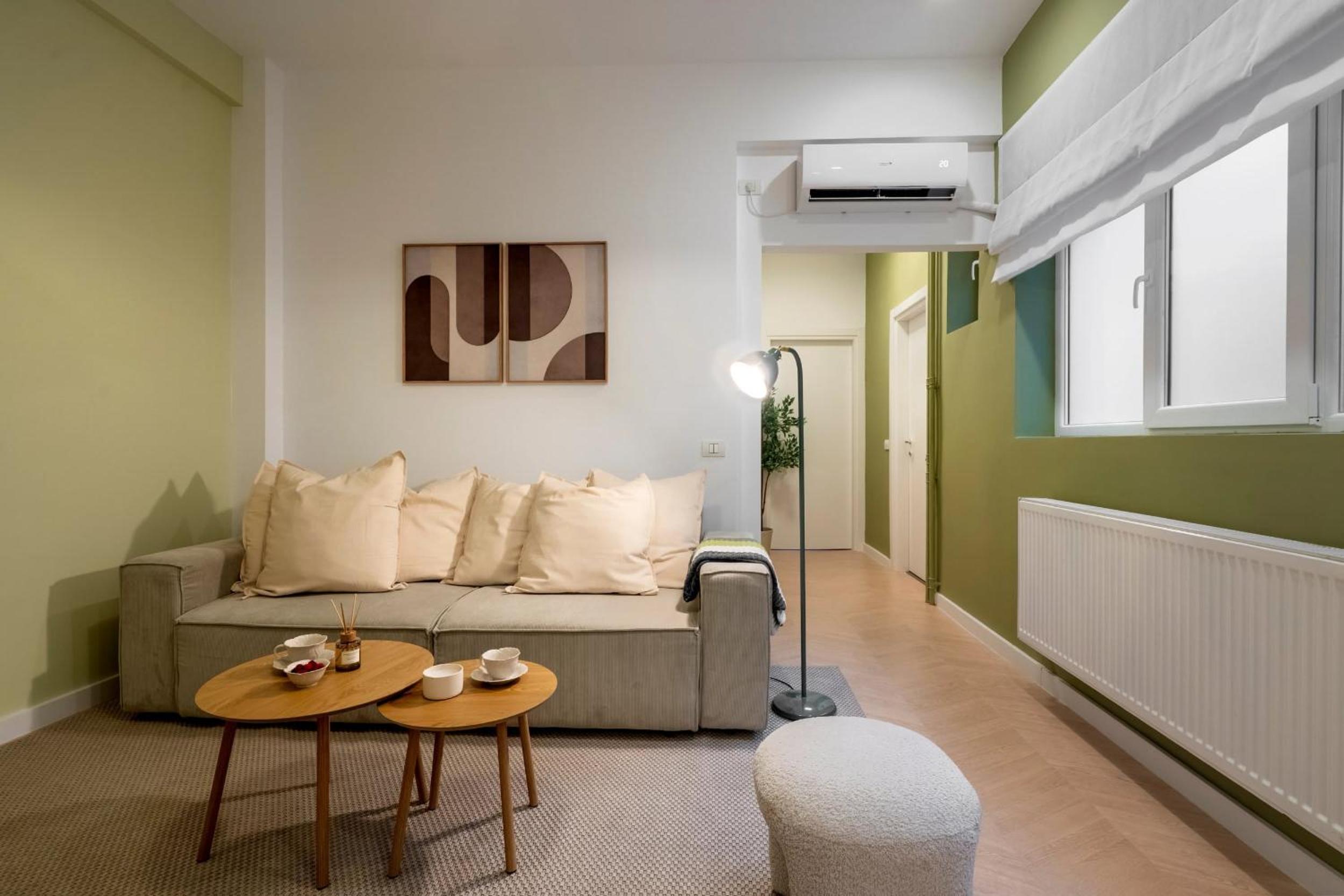 Sunny & Peaceful 3BR with Balcony Near National Theater & Cismigiu Park