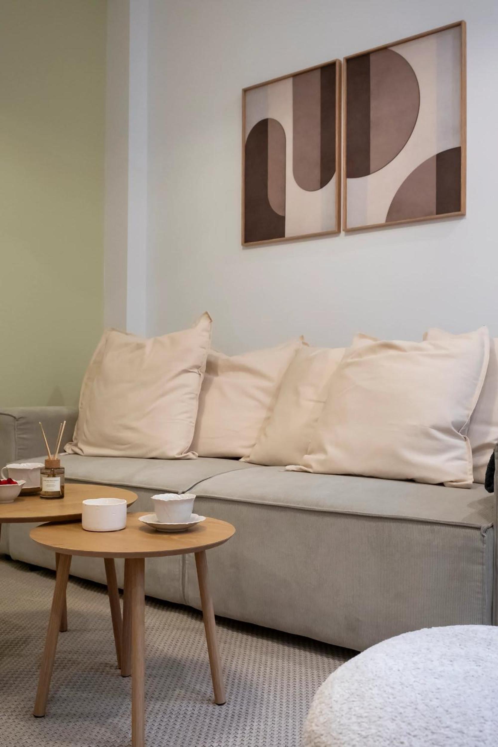 Sunny & Peaceful 3BR with Balcony Near National Theater & Cismigiu Park
