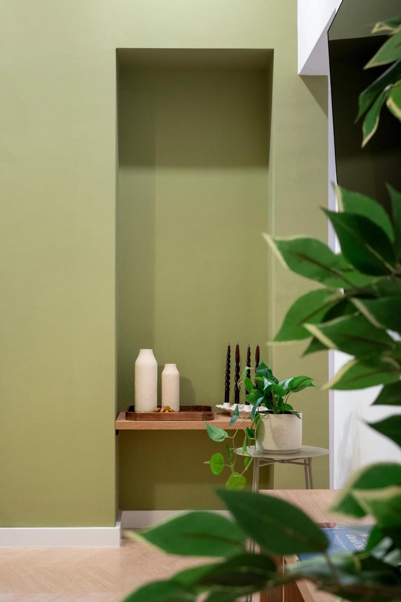 Sunny & Peaceful 3BR with Balcony Near National Theater & Cismigiu Park