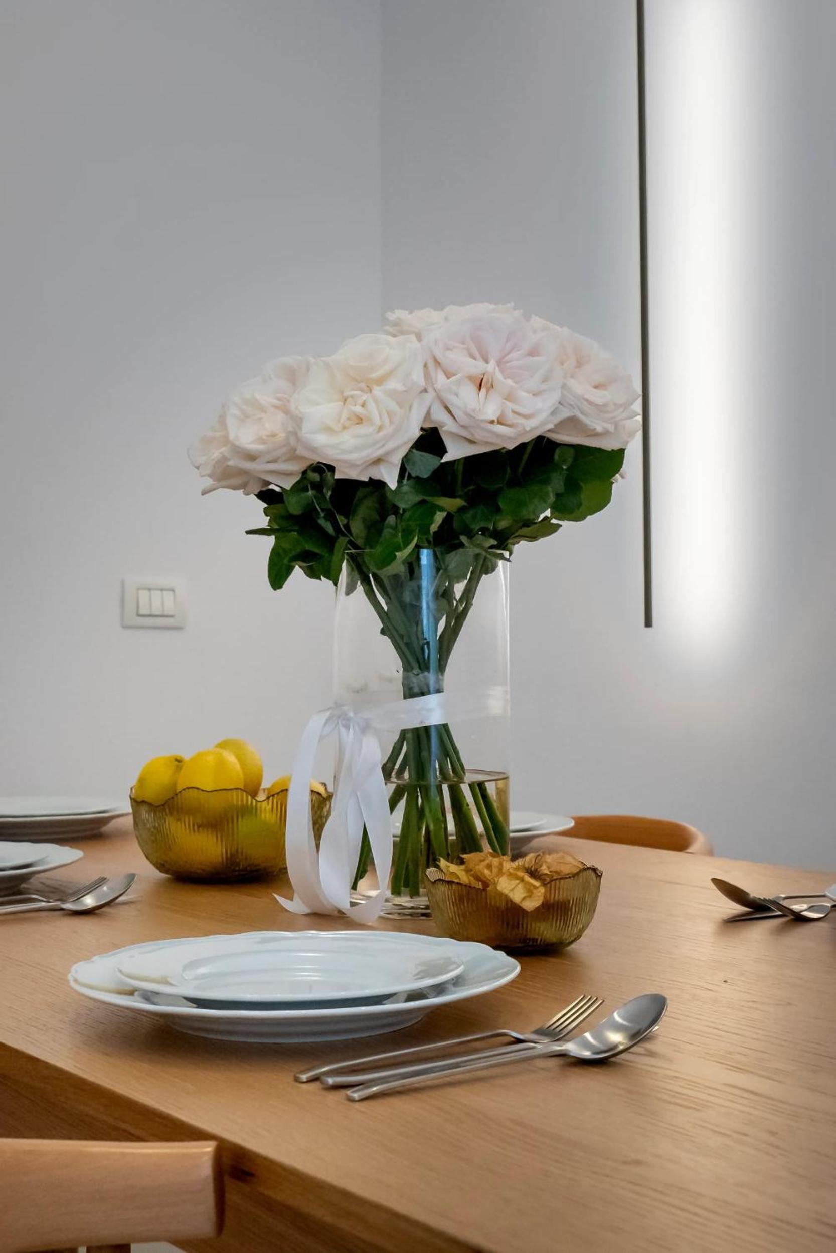 Sunny & Peaceful 3BR with Balcony Near National Theater & Cismigiu Park