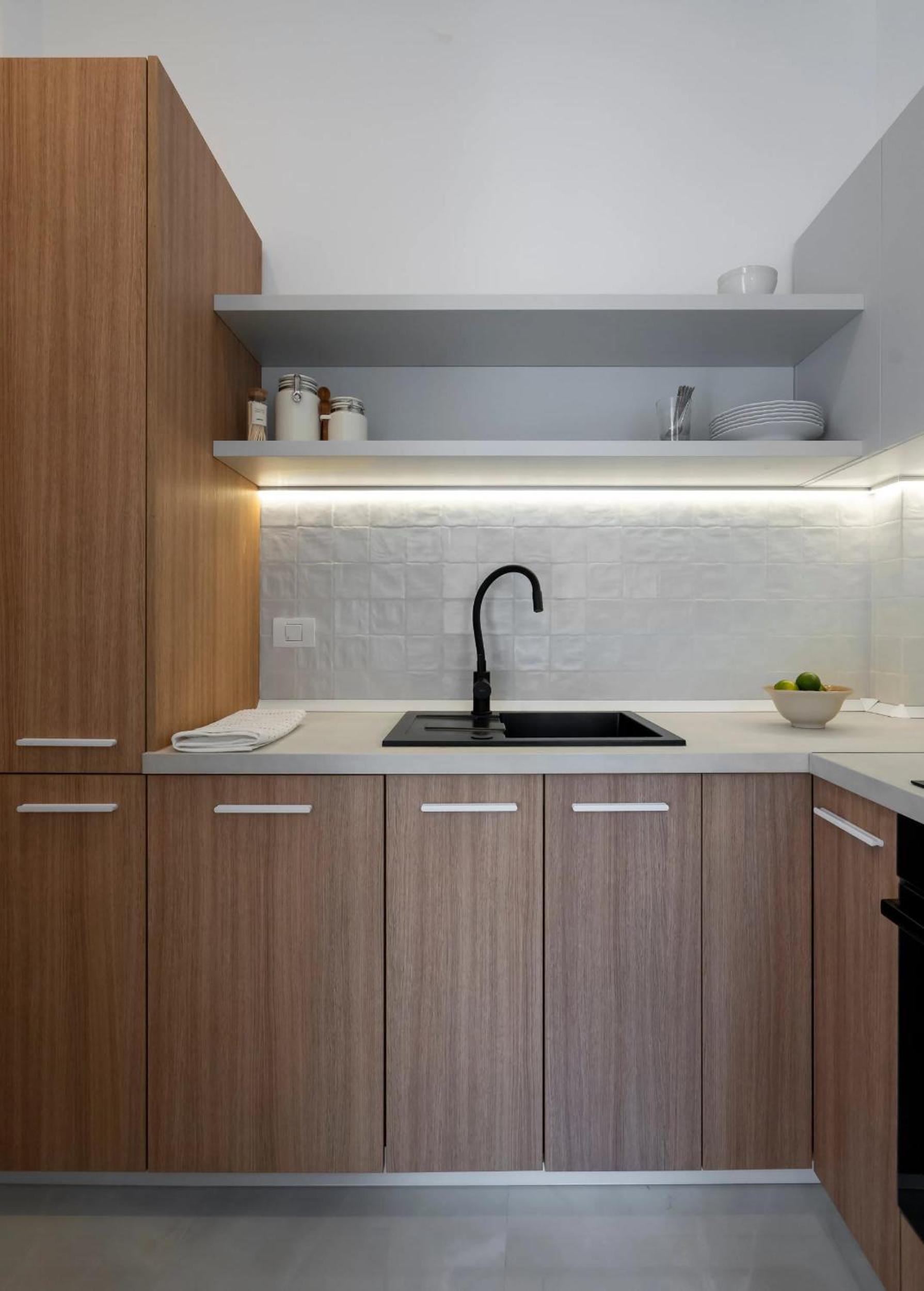 Sunny & Peaceful 3BR with Balcony Near National Theater & Cismigiu Park
