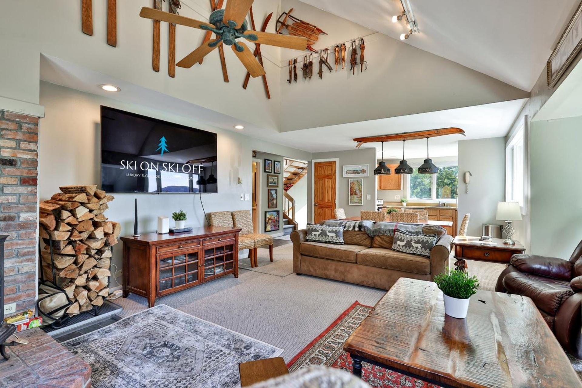 Trailside Village #8 - Slopeside 3BR with Hot Tub, Sauna, BBQ, Ski In Ski Out