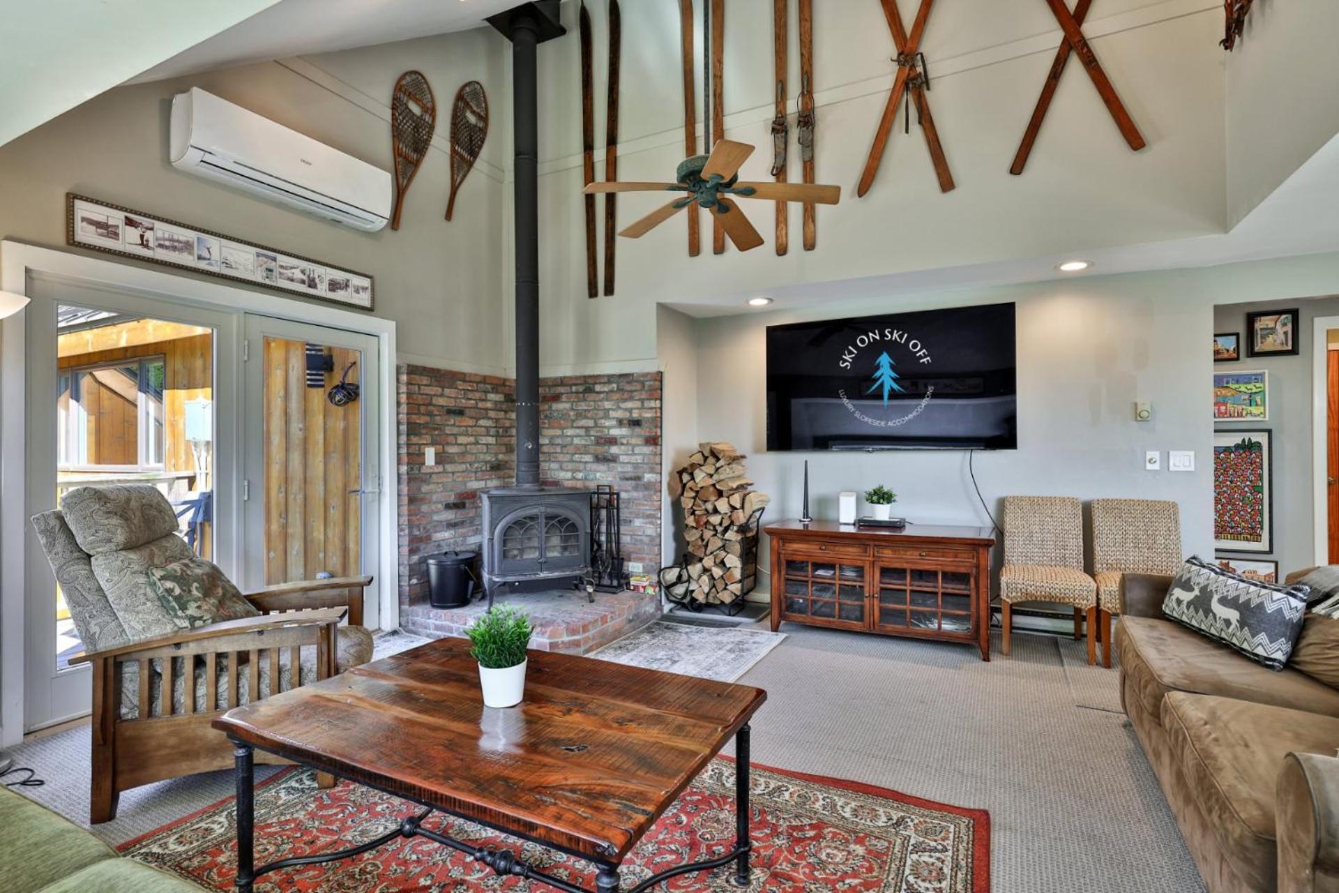 Trailside Village #8 - Slopeside 3BR with Hot Tub, Sauna, BBQ, Ski In Ski Out