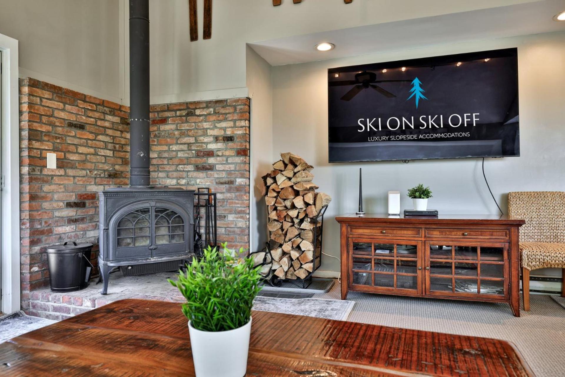 Trailside Village #8 - Slopeside 3BR with Hot Tub, Sauna, BBQ, Ski In Ski Out